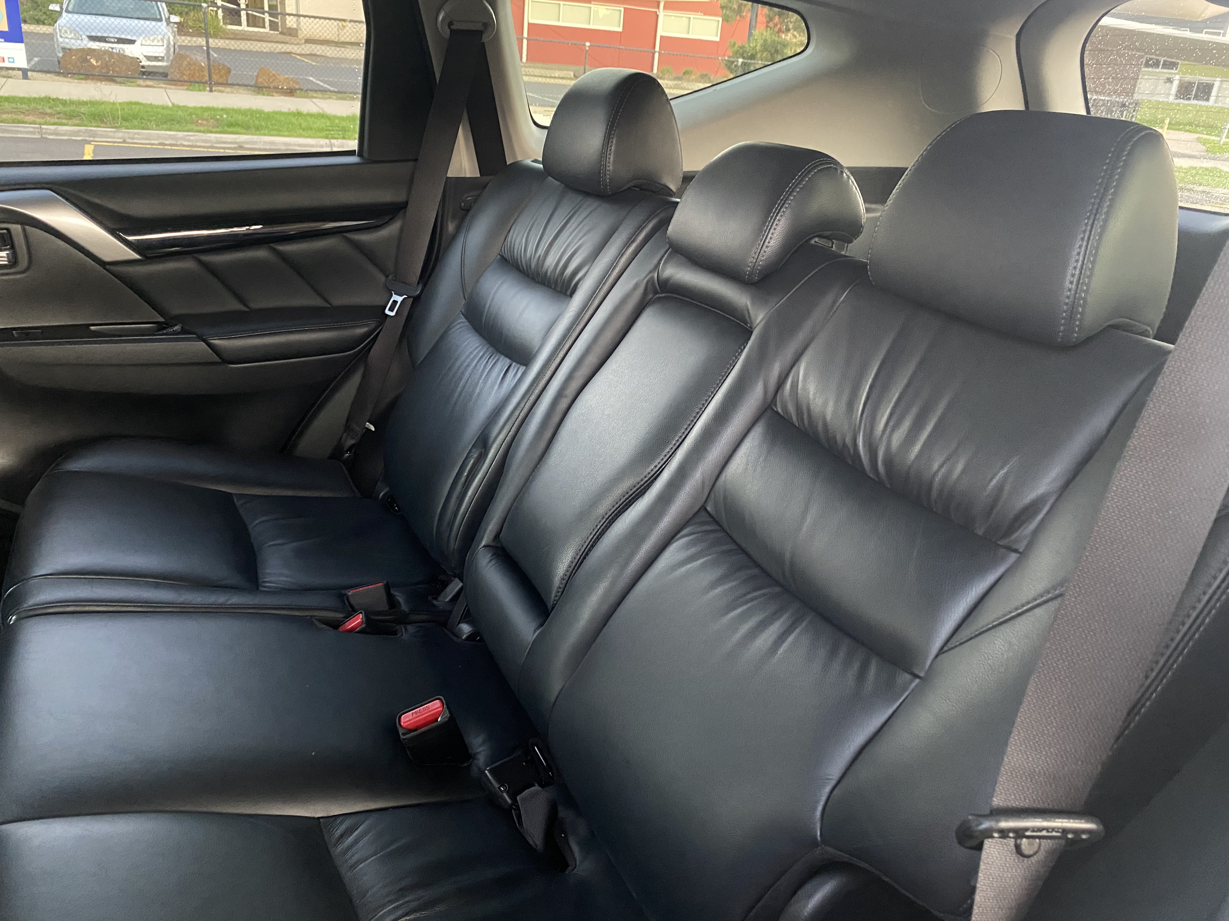 2015 MITSUBISHI PAJERO SPORT QE EXCEED 