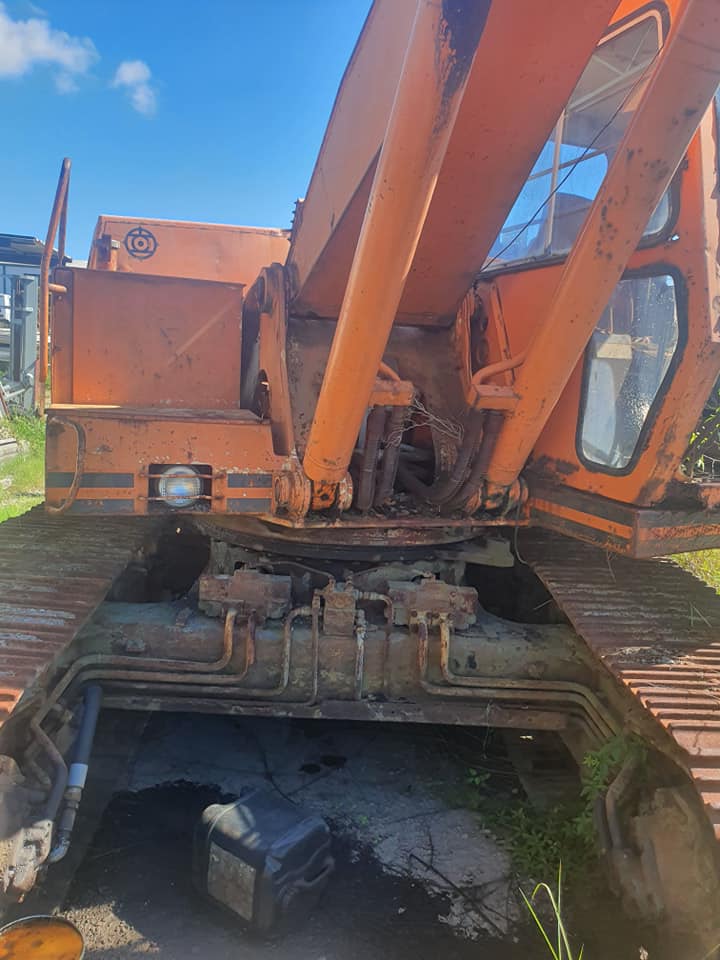 1983 HITACHI 20 TON EXCAVATOR