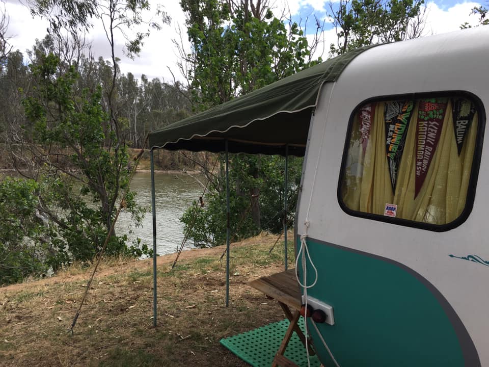 1950 OLD BESSIE 10FT PLYWOOD CARAVAN
