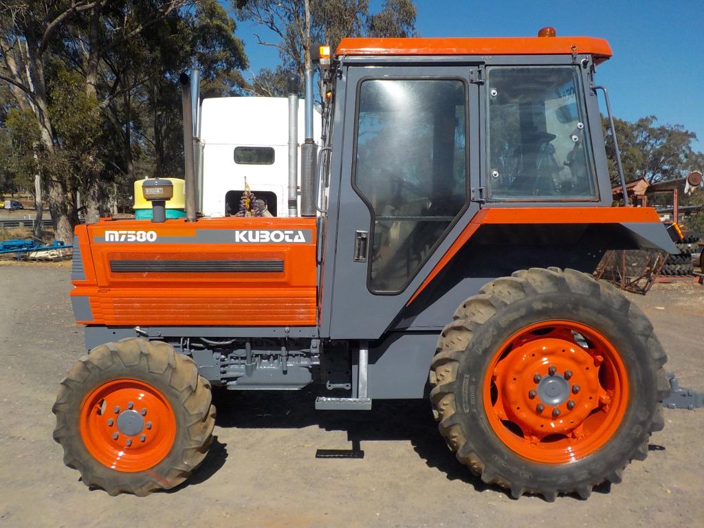 Kubota M7580 tractor
