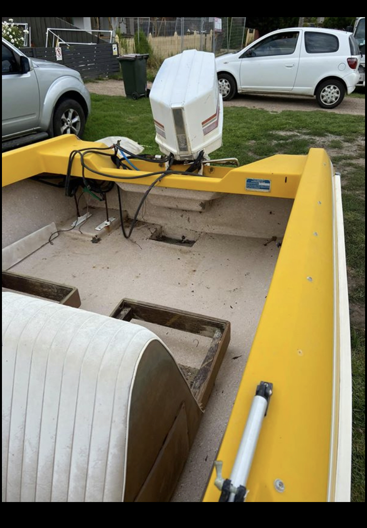 1985 CARIBBEAN SKI BOAT