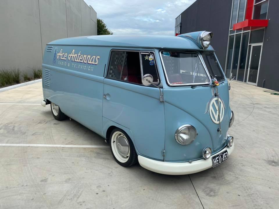 1960 VOLKSWAGEN SPLIT WINDOW PANELVAN