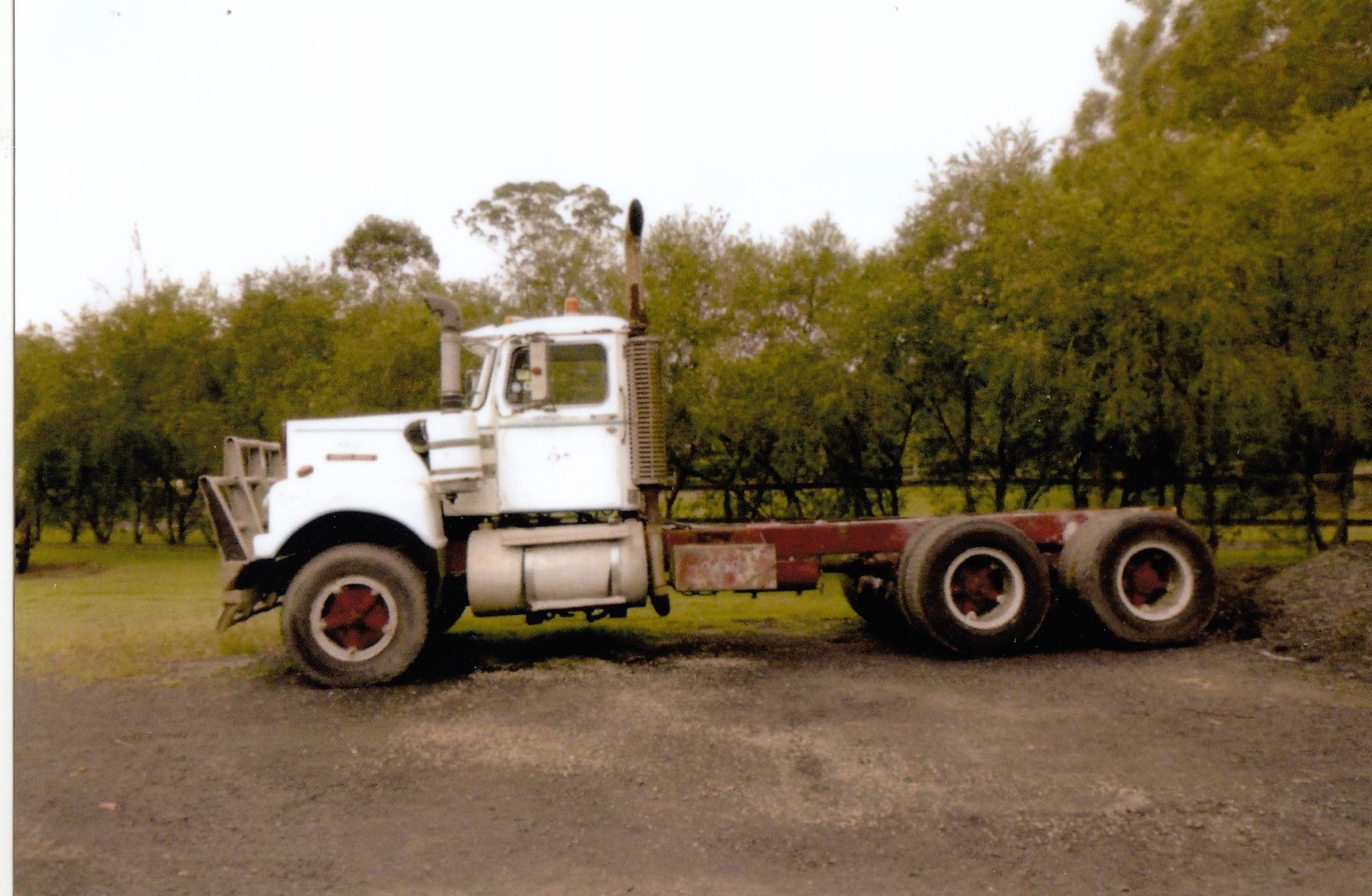 1976 WHITE 4000 TRUCK