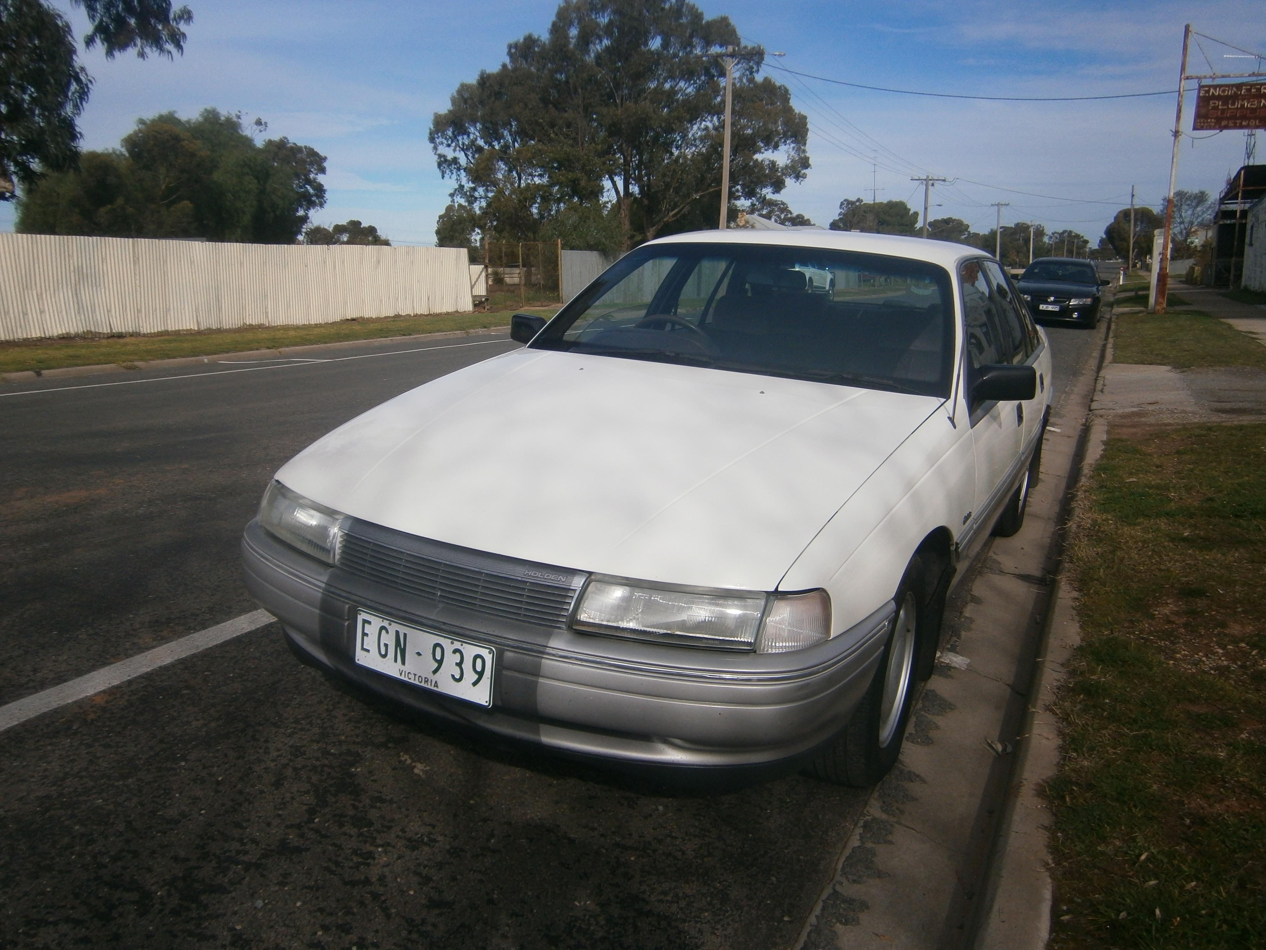 1990 HOLDEN CALAIS VN 
