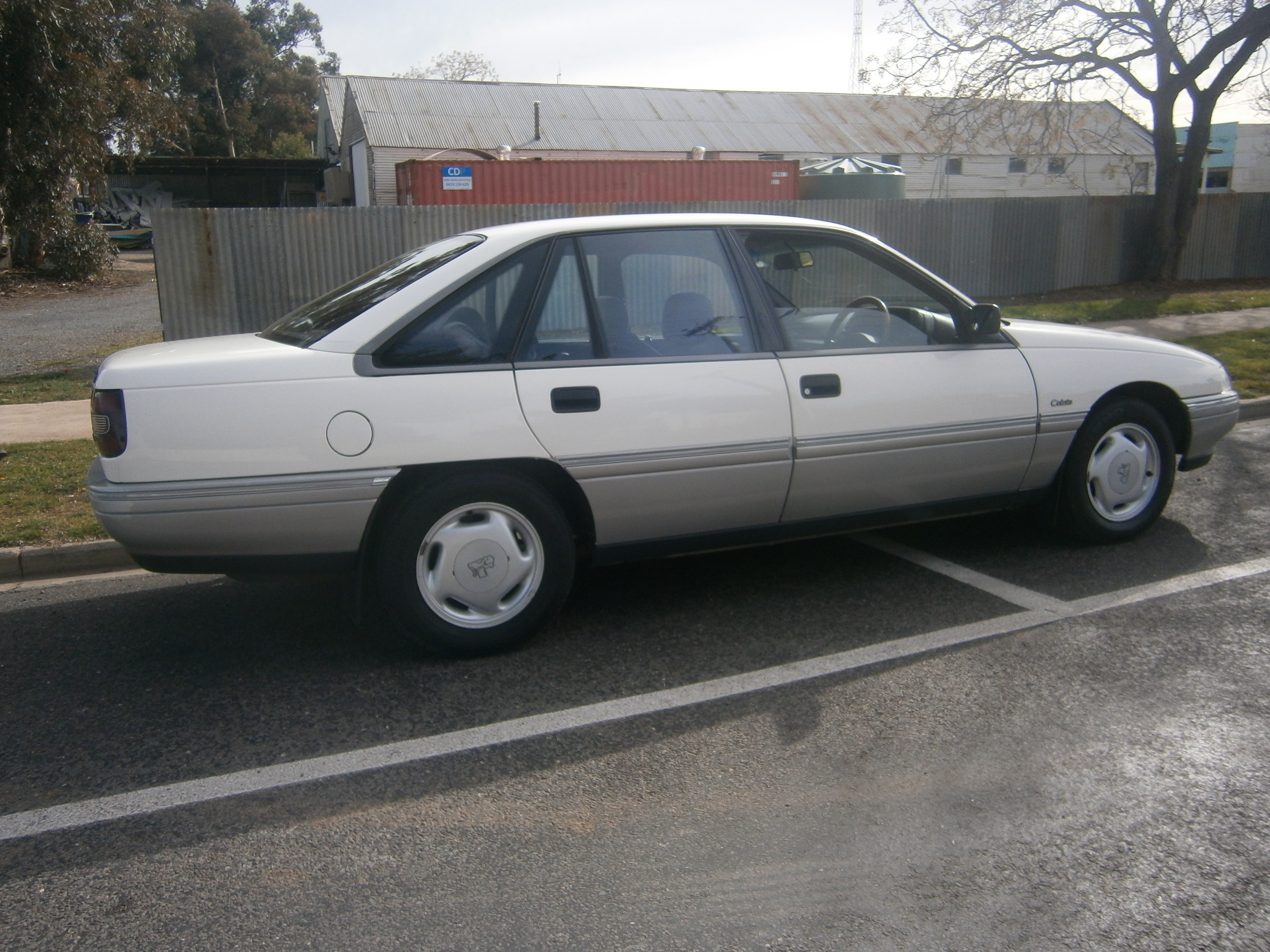 1990 HOLDEN CALAIS VN 