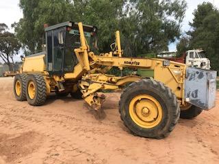 2002 Komatsu GD5395A Grader