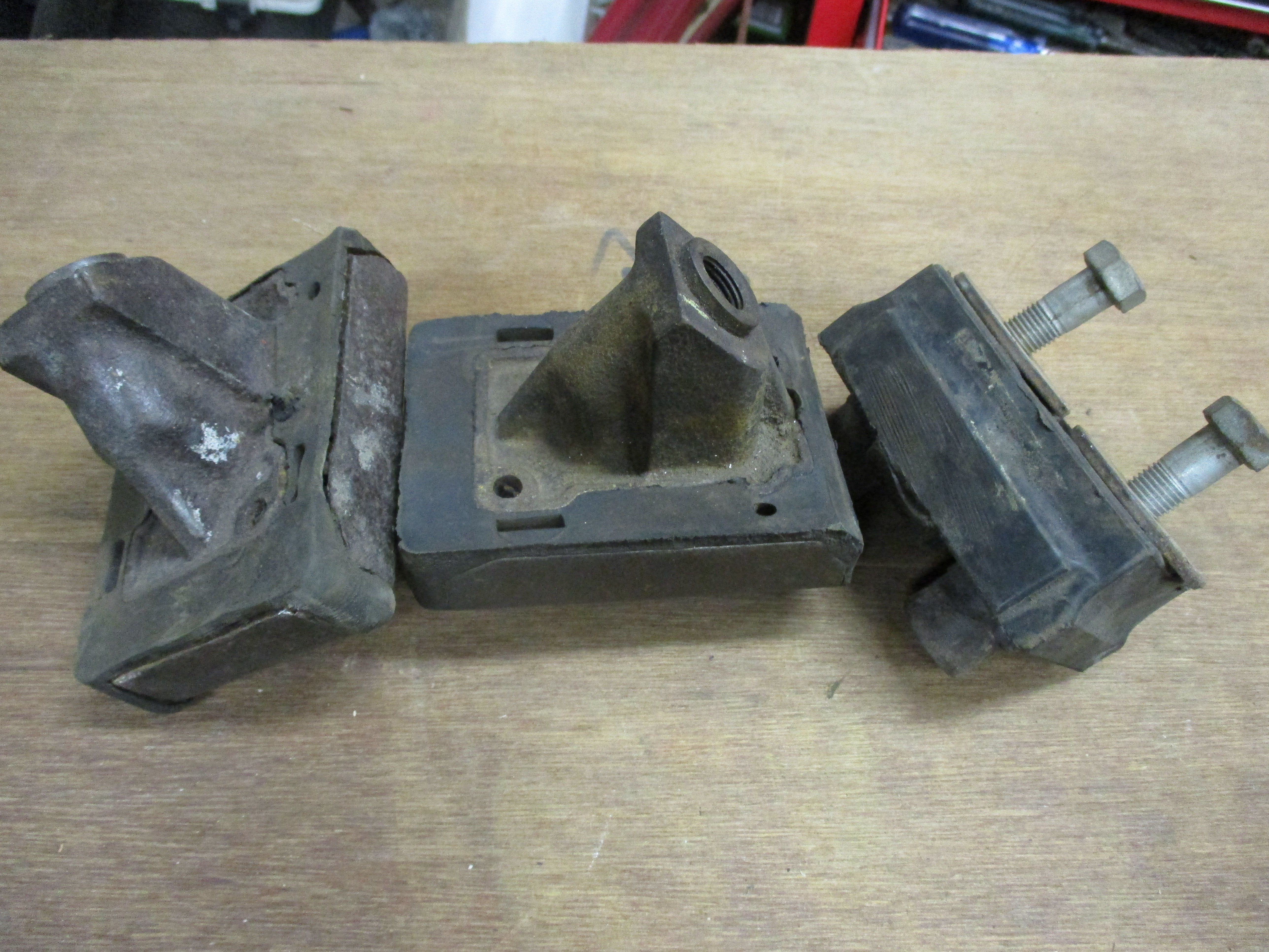 OLDSMOBILE ENGINE MOUNTS 