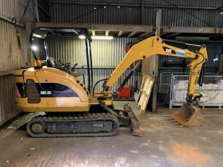 2008 CAT 302.5C EXCAVATOR 