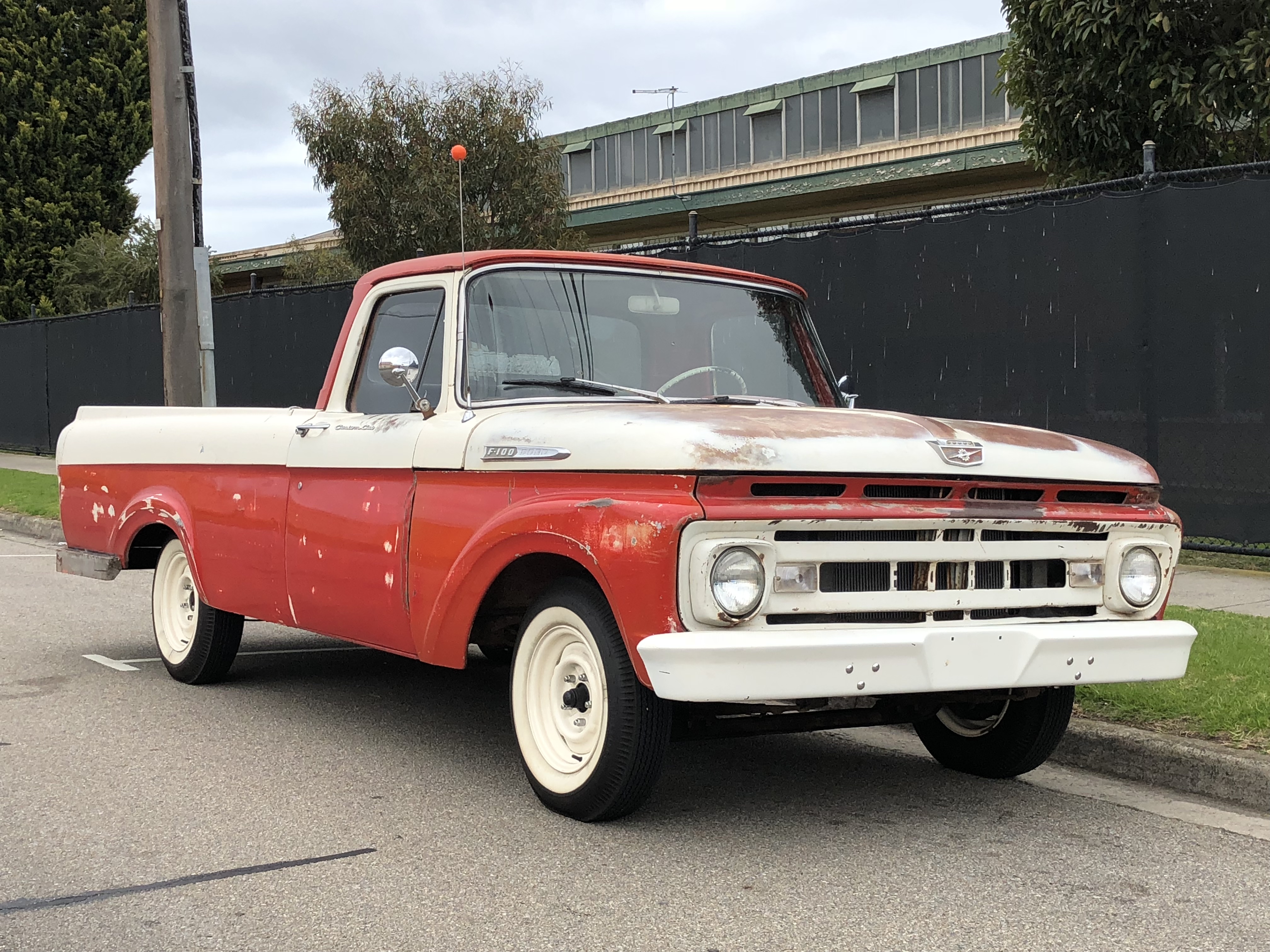 1961 FORD F-100 UTILITY 