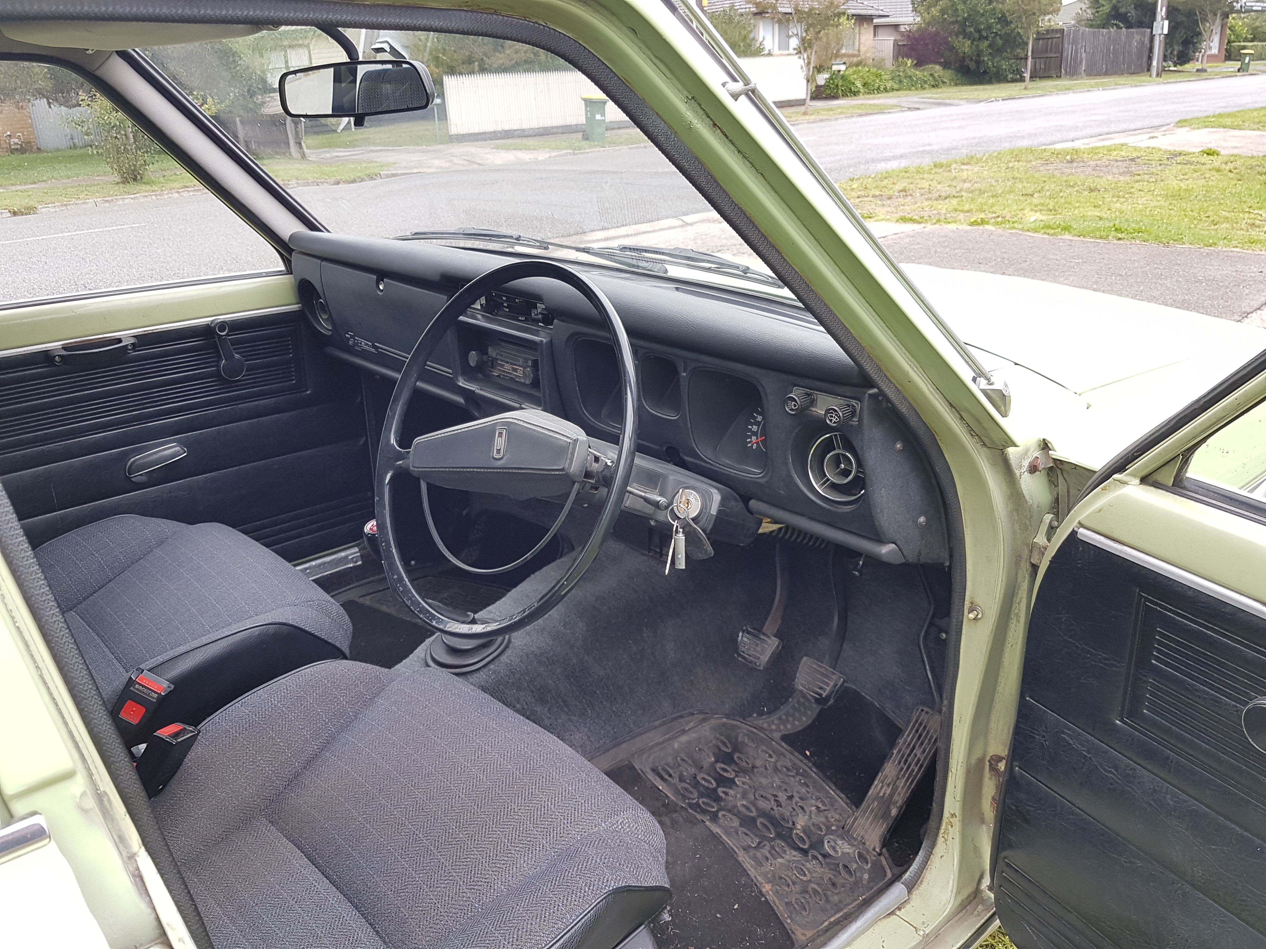 1972 DATSUN 1600 GL SEDAN