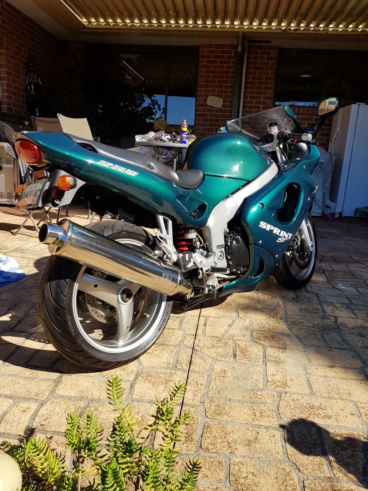 2001 TRIUMPH SPRINT ST 955 SPORTS BIKE