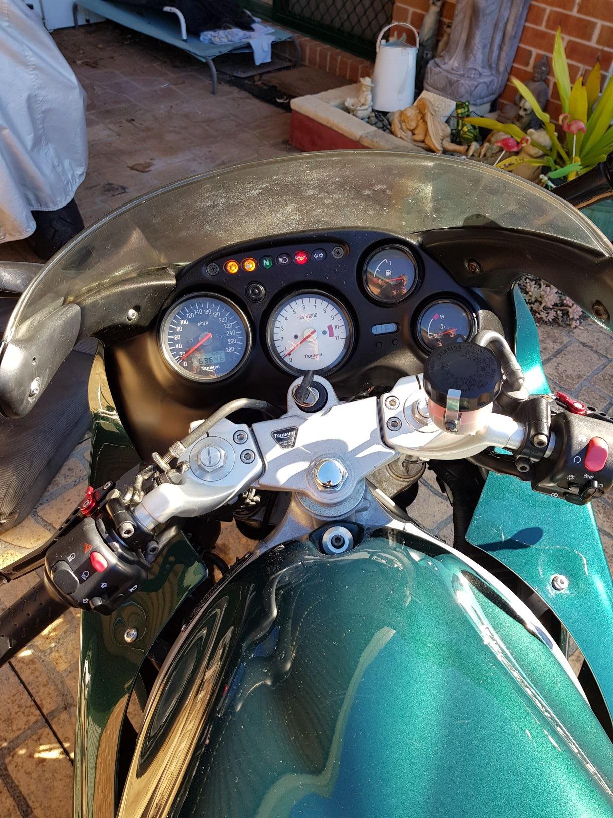 2001 TRIUMPH SPRINT ST 955 SPORTS BIKE
