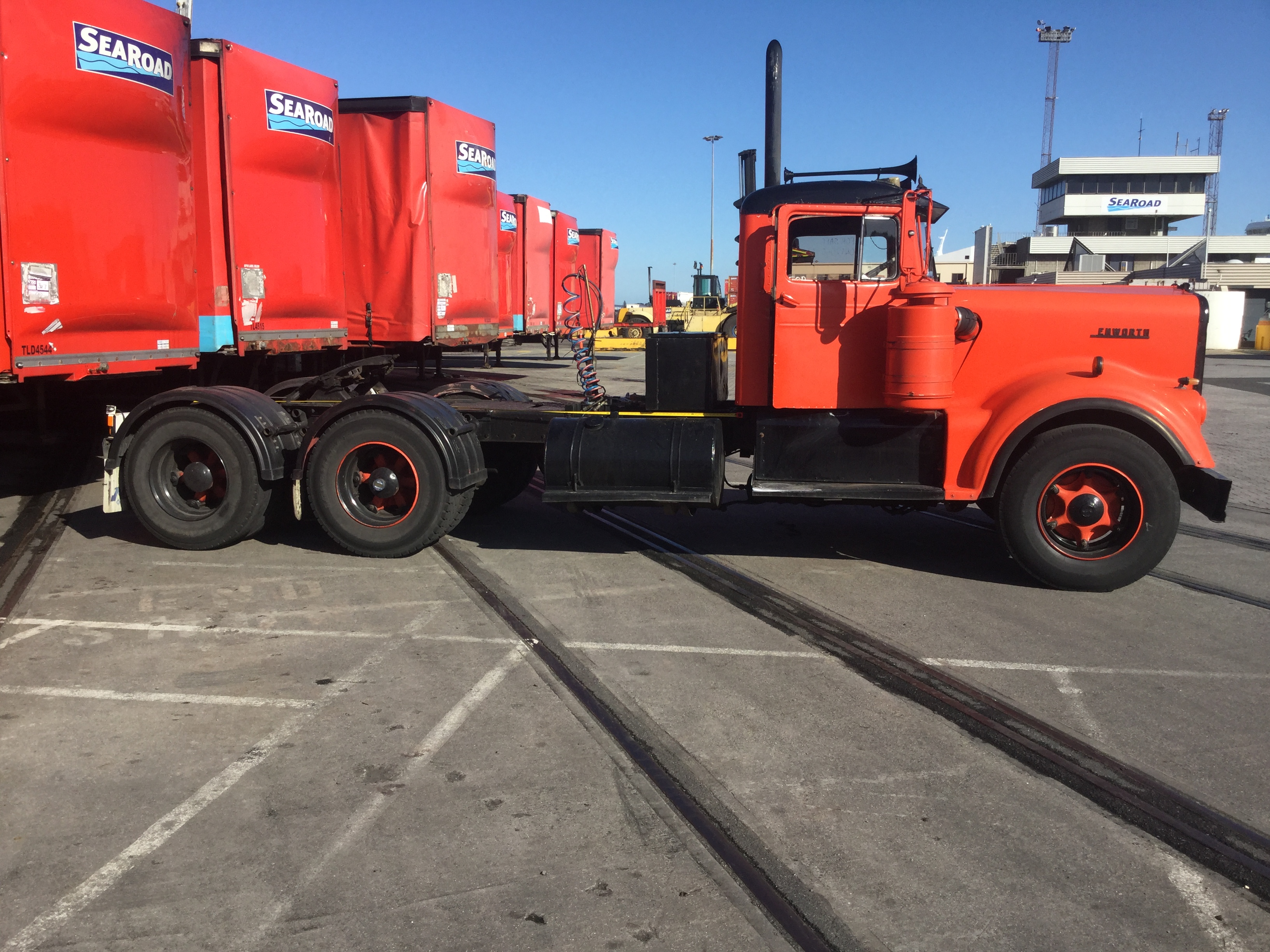1964 KENWORTH 923 PRIME MOVER