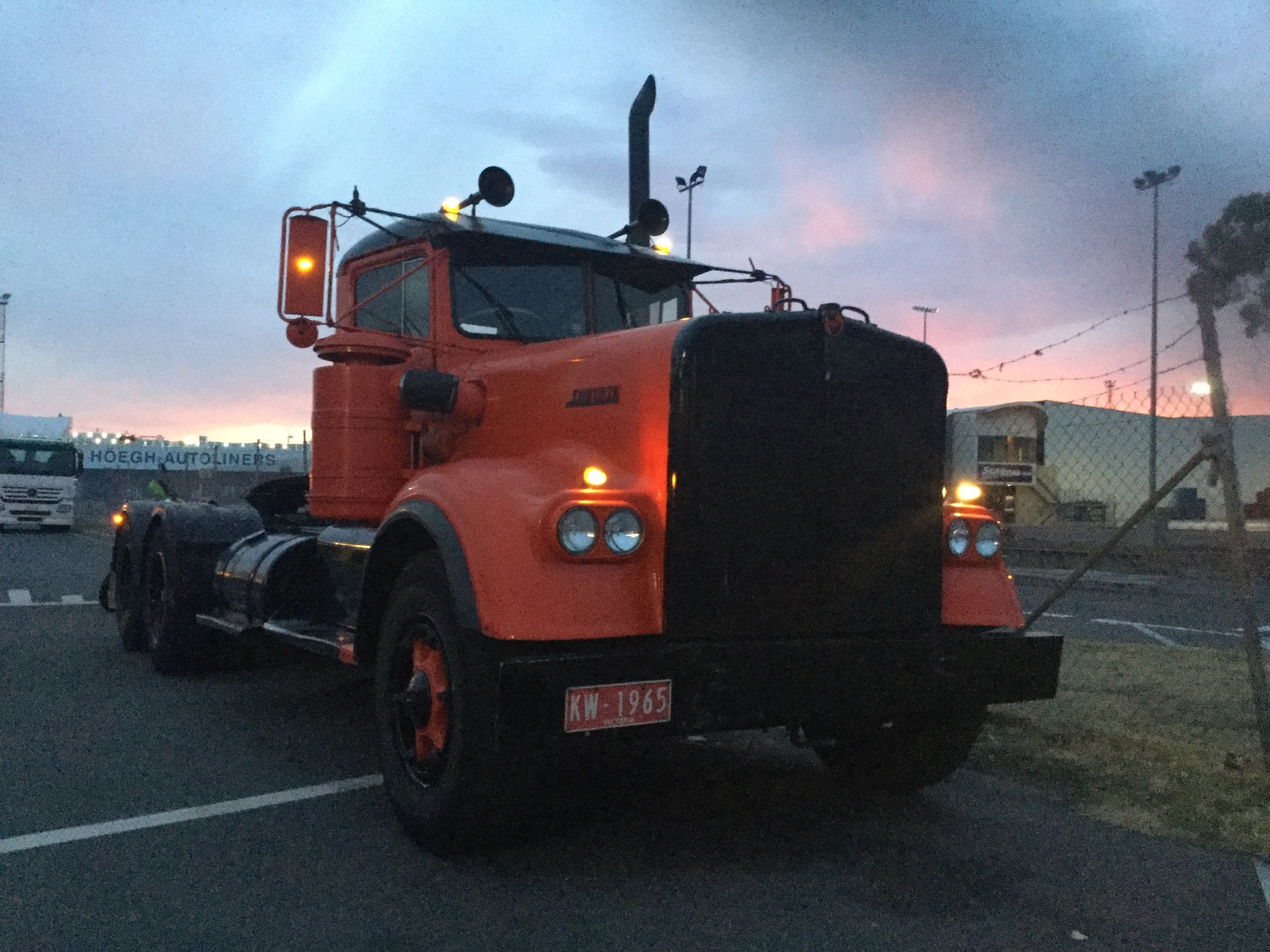 1964 KENWORTH 923 PRIME MOVER