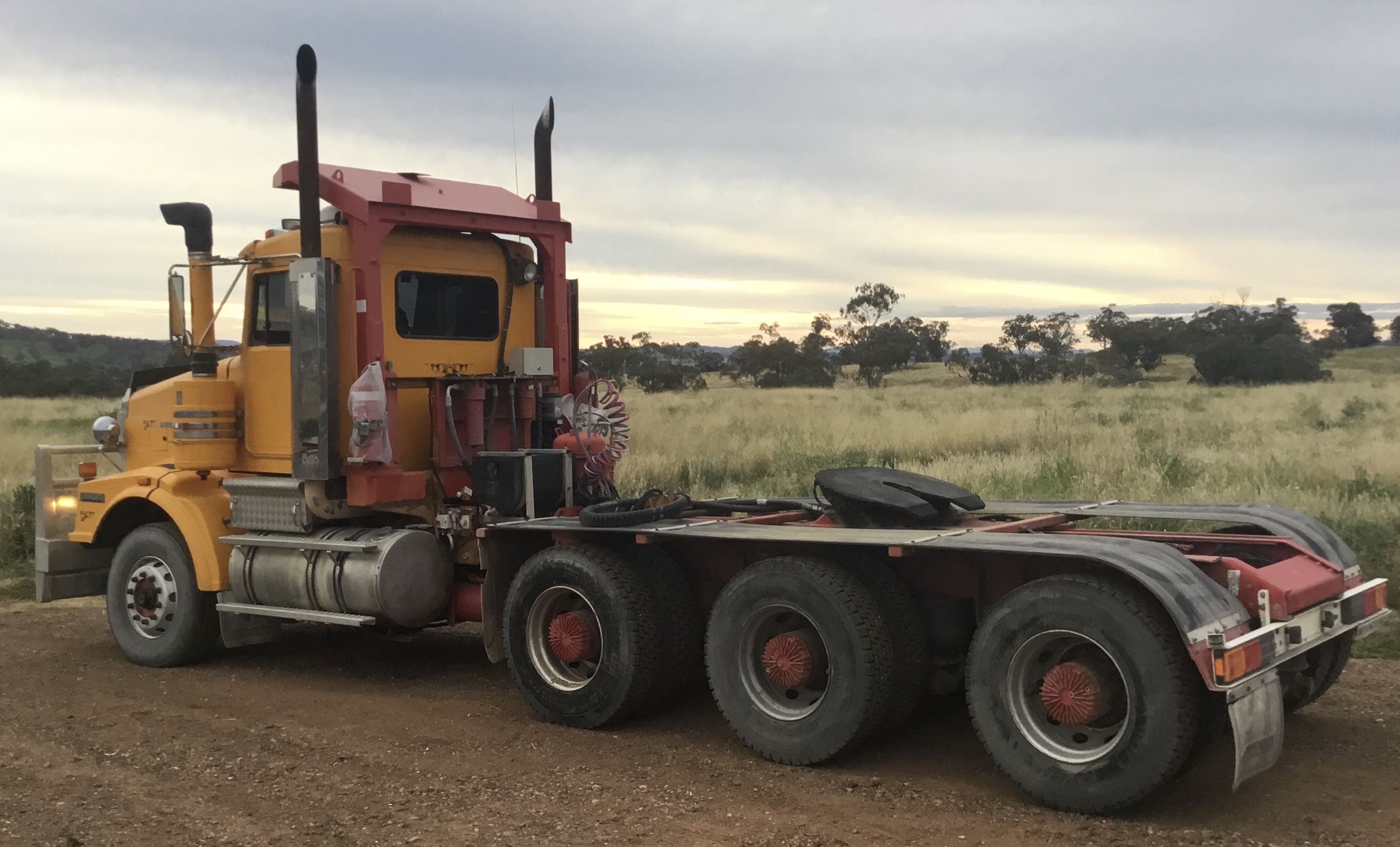 2006 KENWORTH T650 (6x4) 10 SP MANUAL C/CHAS 