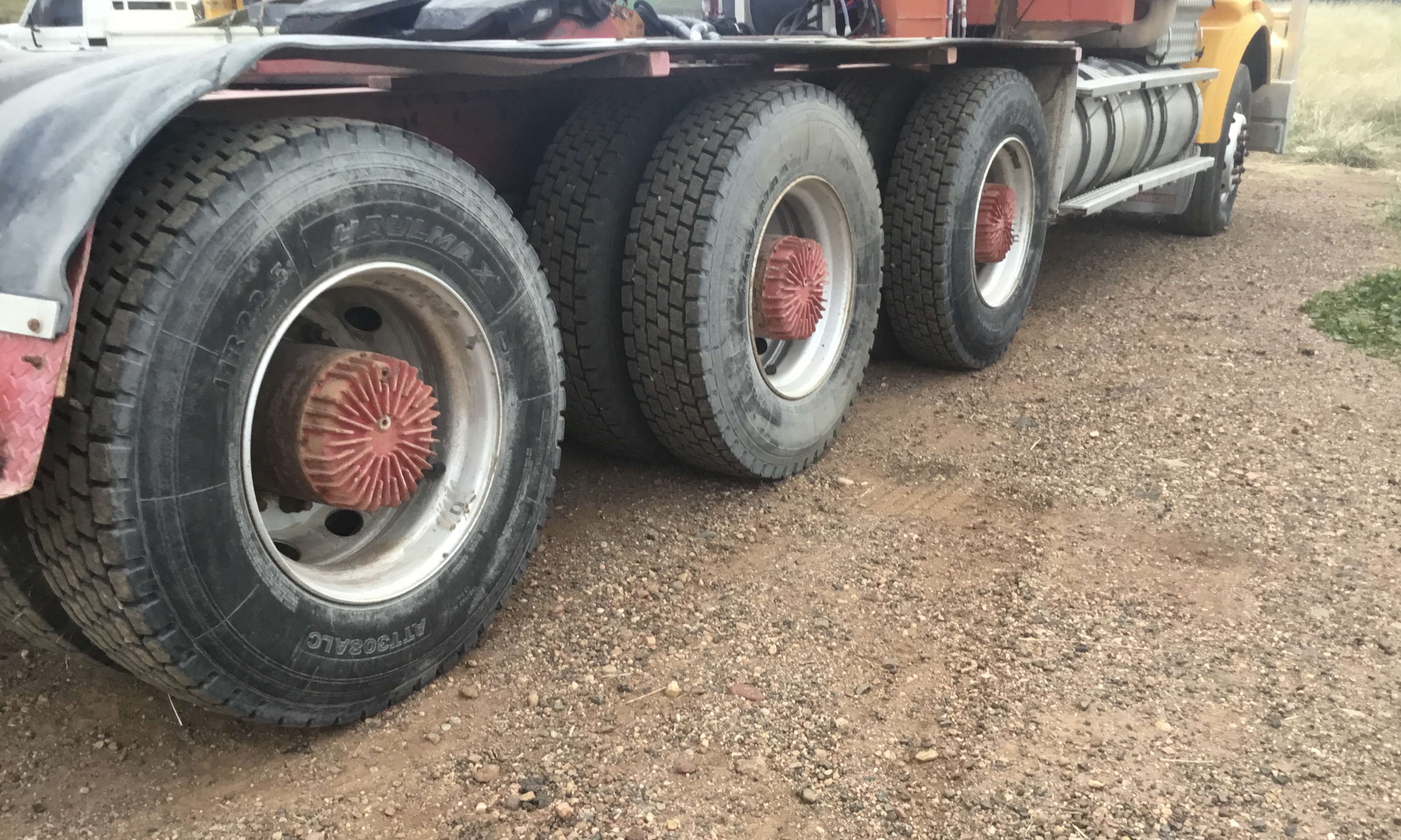 2006 KENWORTH T650 (6x4) 10 SP MANUAL C/CHAS 