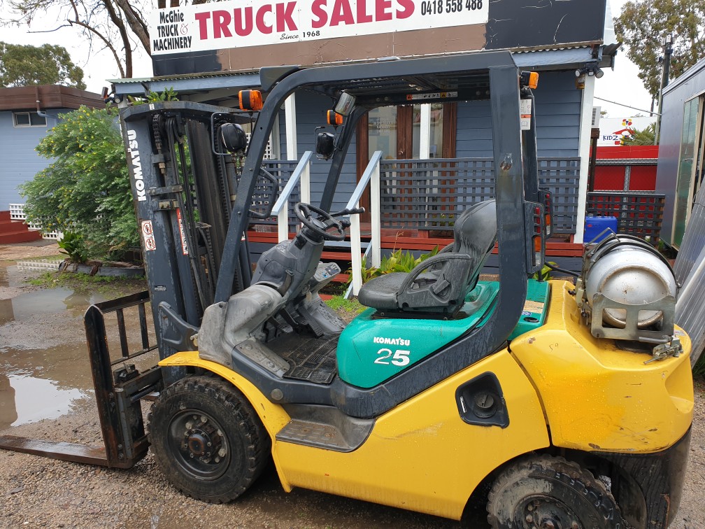 KOMATSU 2.5 TON FORKLIFT