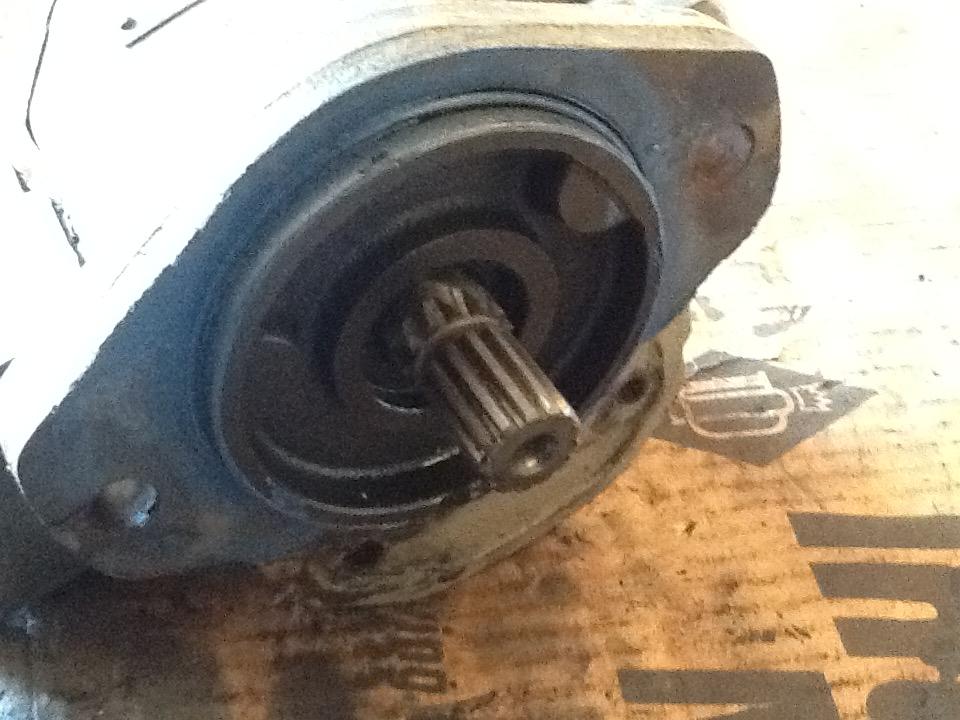 CUMMINS JIHOSTROJ HYDRAULIC PUMP