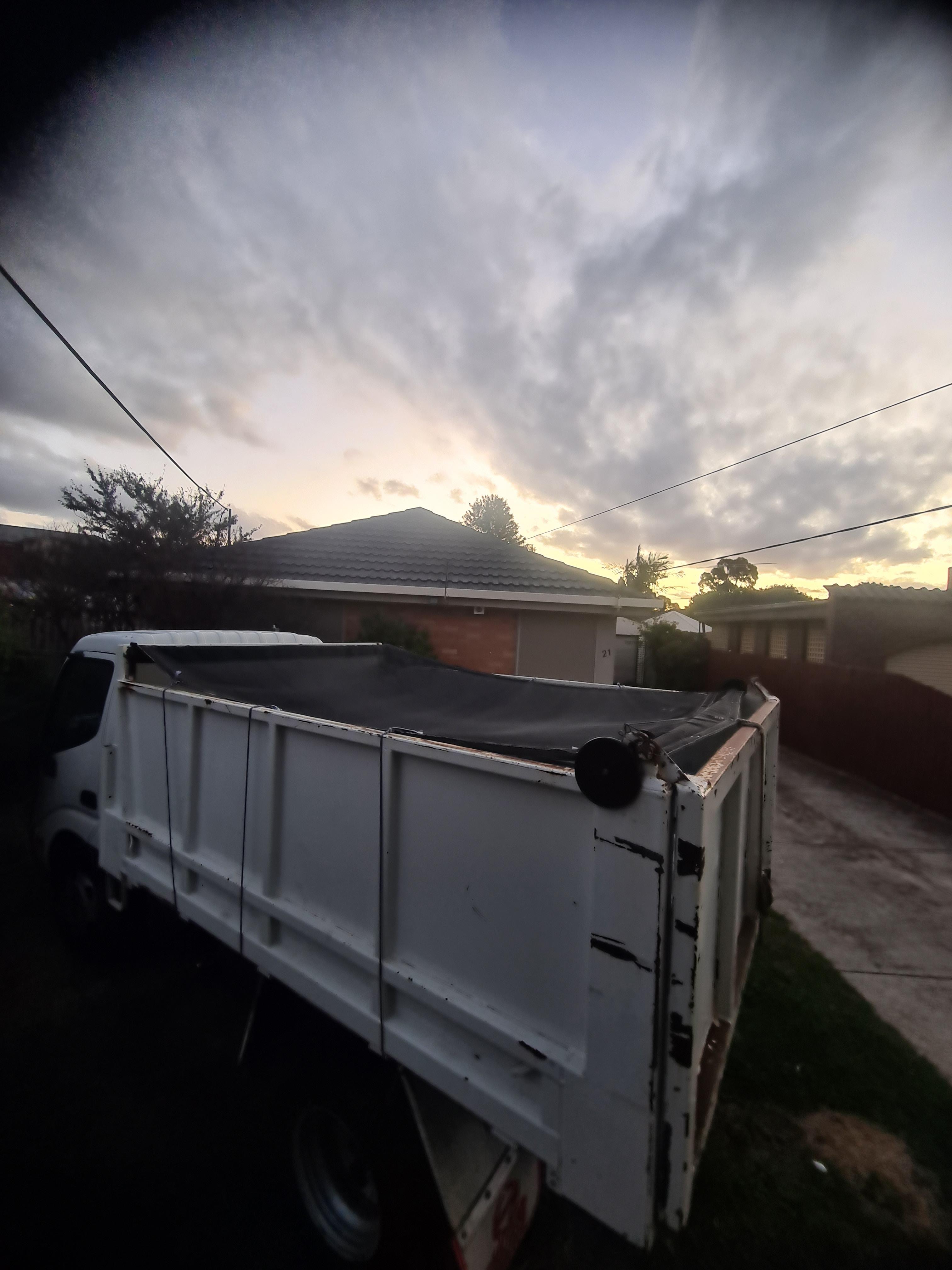 2008 HINO 300 TIPPER