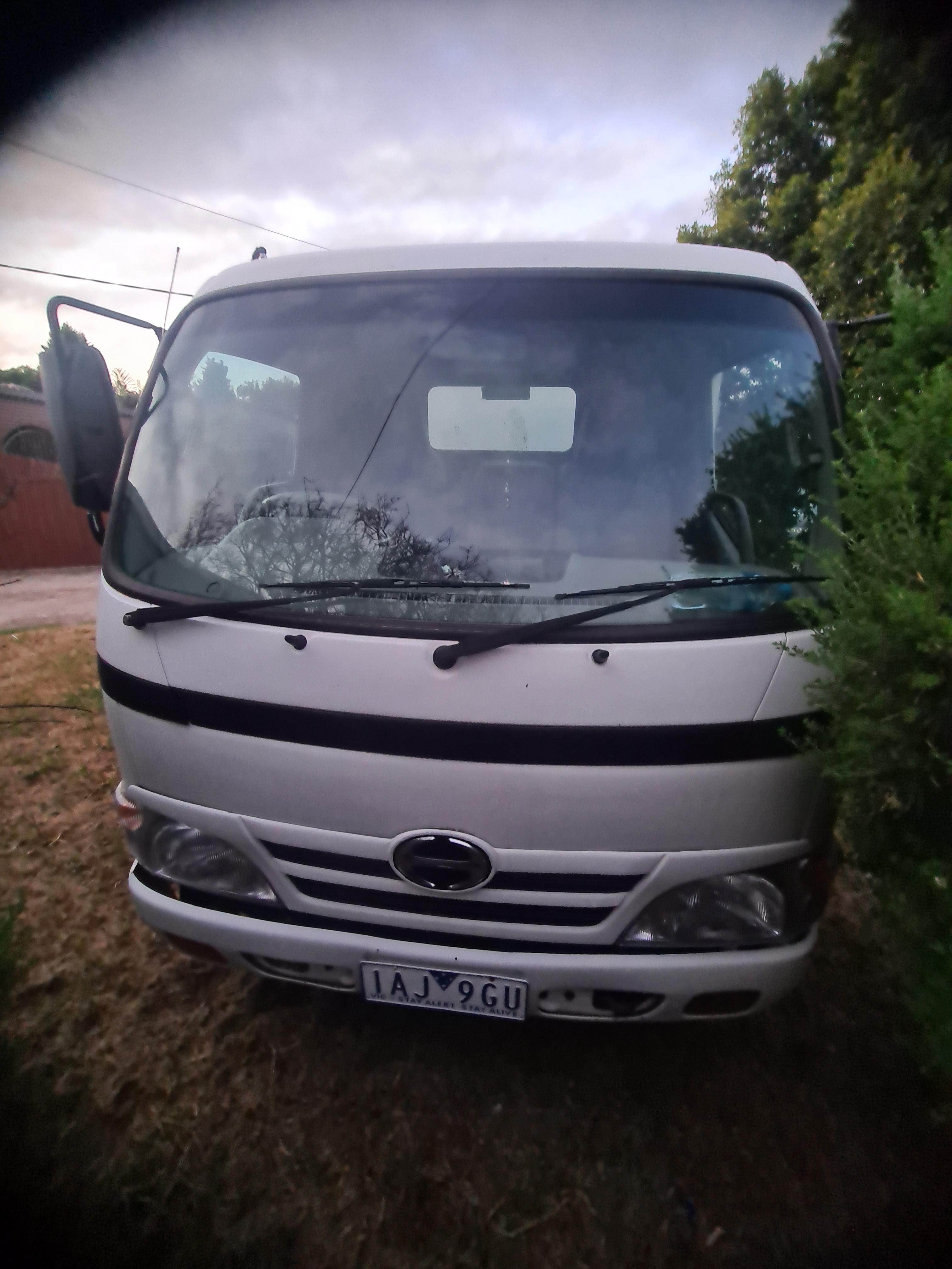 2008 HINO 300 TIPPER