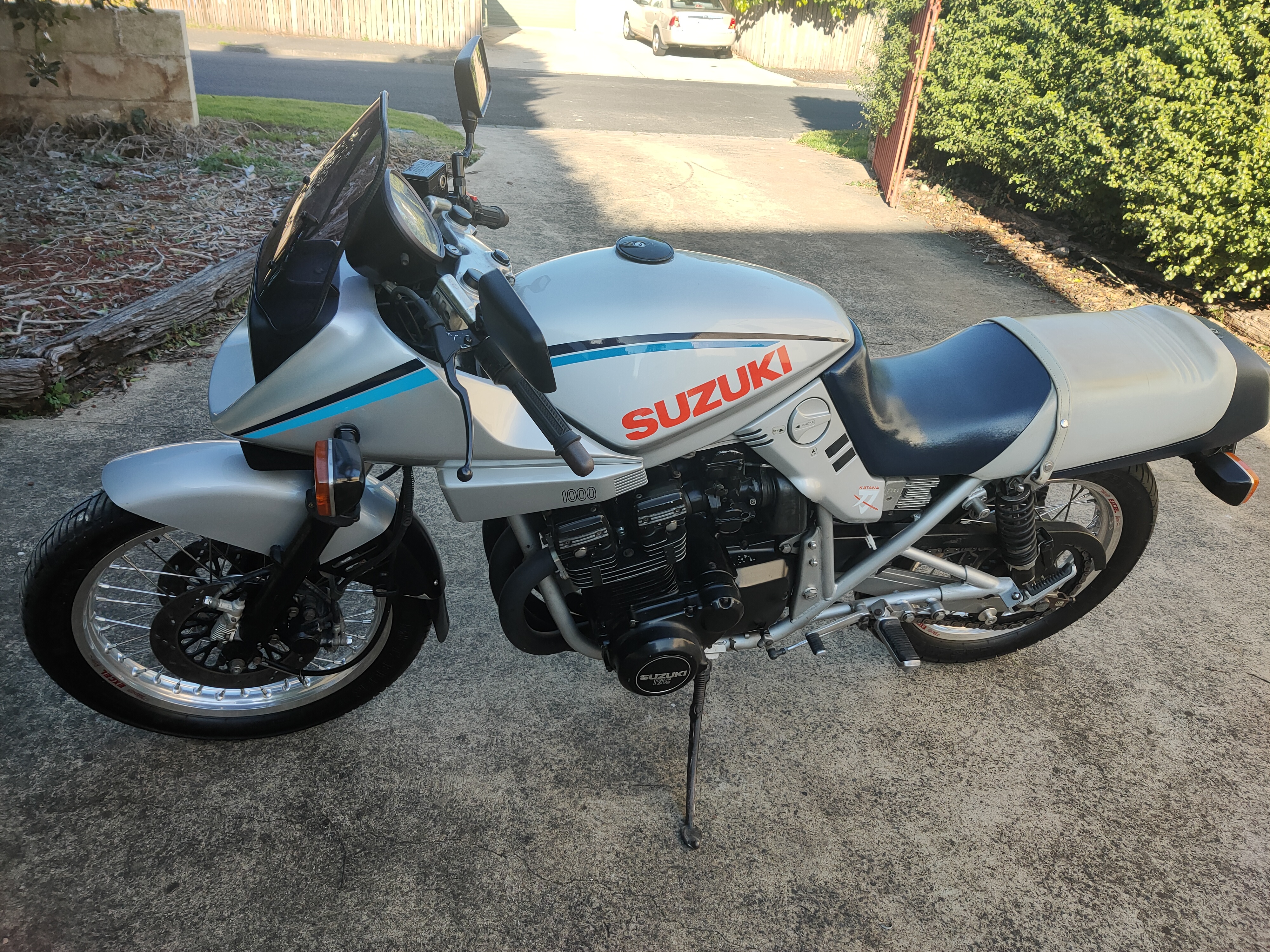 1983 SUZUKI GSX1000SXD KATANA RACING BIKE
