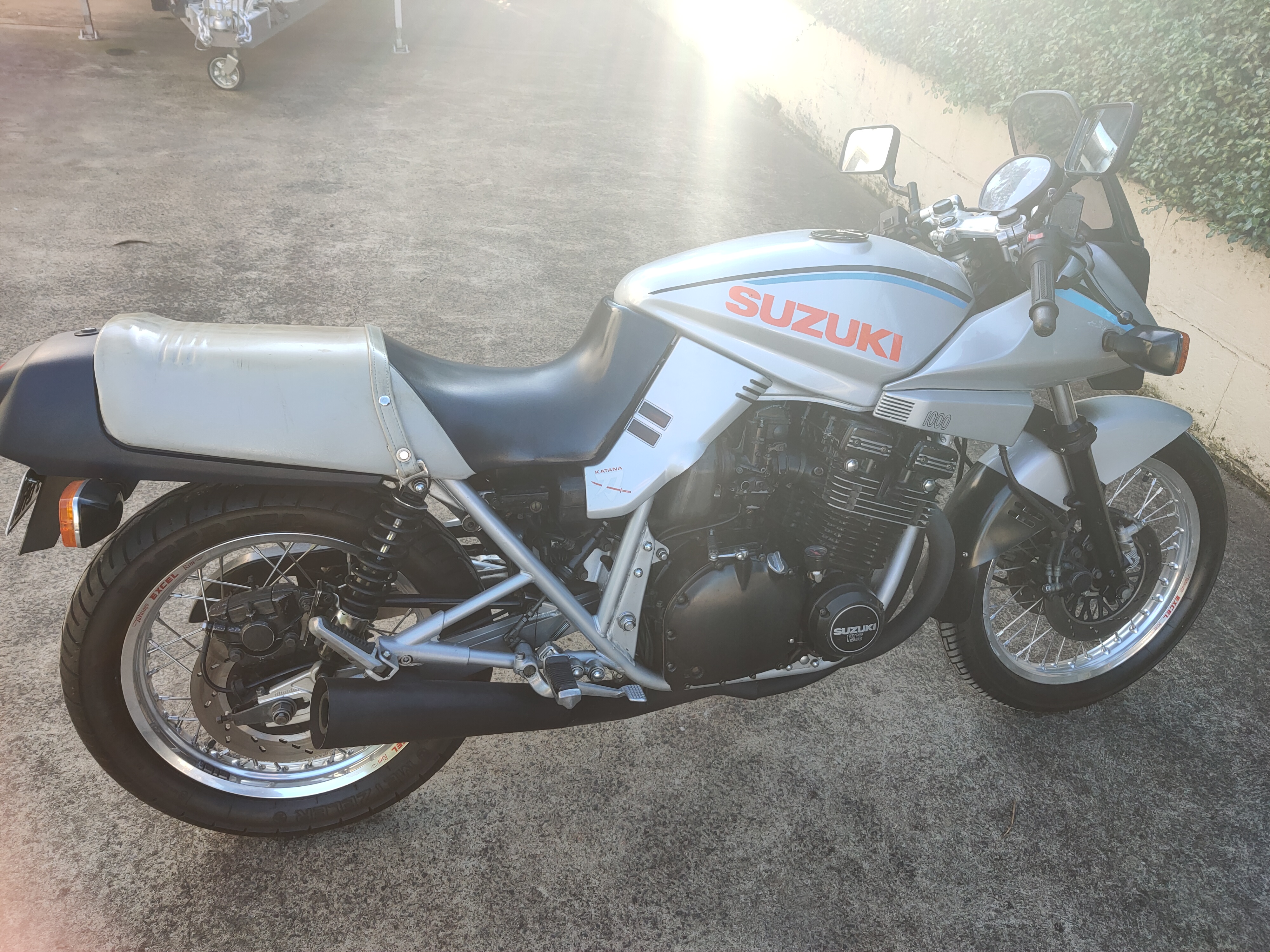 1983 SUZUKI GSX1000SXD KATANA RACING BIKE