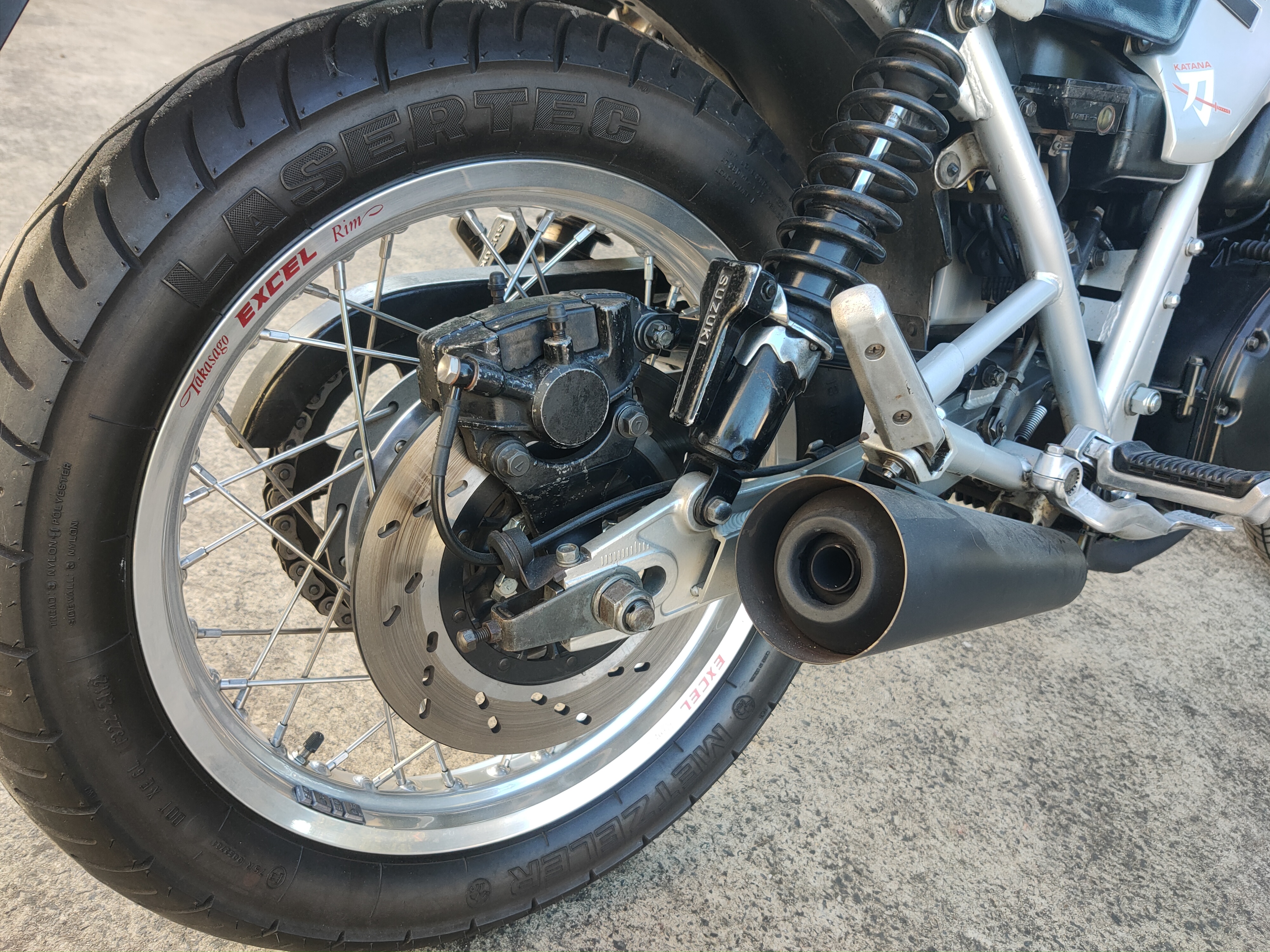 1983 SUZUKI GSX1000SXD KATANA RACING BIKE