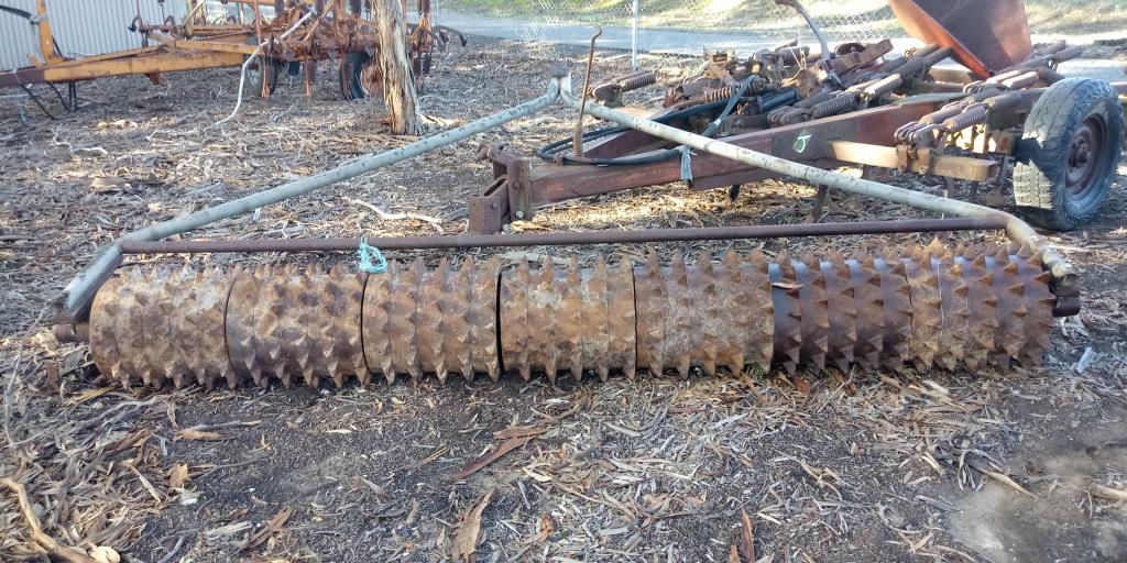 11' Spike Roller