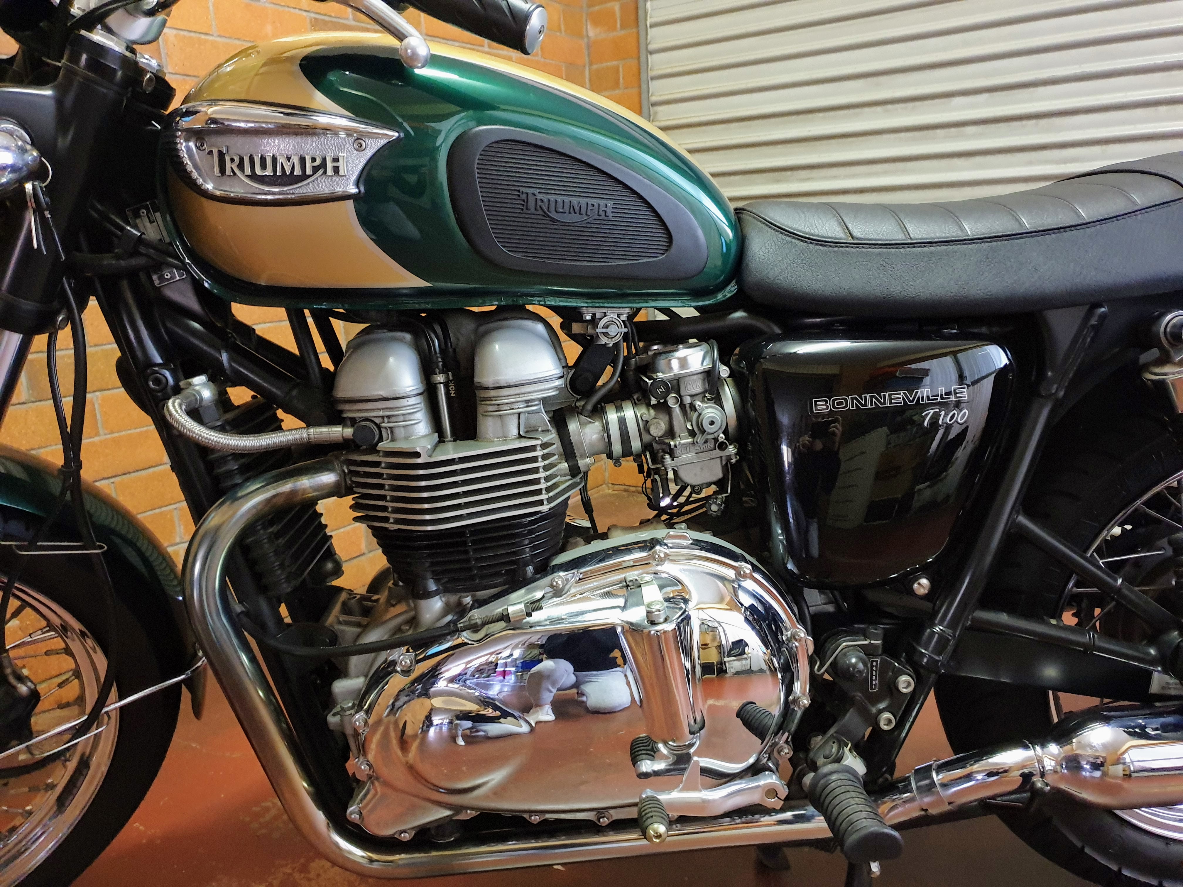 2005 TRIUMPH BONNEVILLE T100 ROAD BIKE