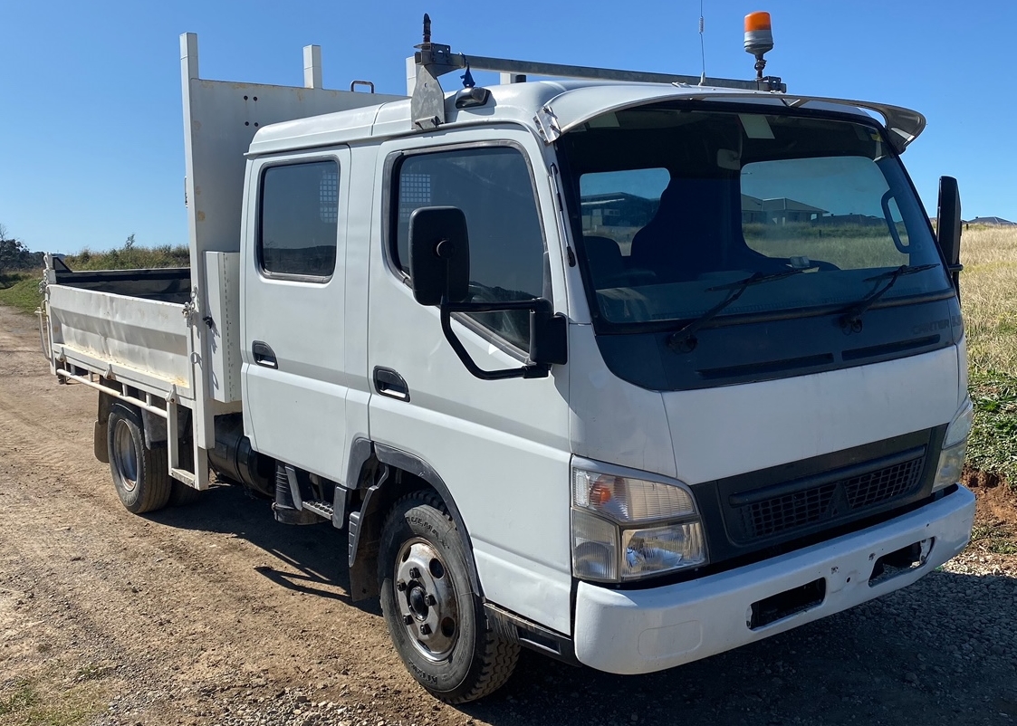 2007 MITSUBISHI CANTER 4X2 CREW CAB TIPPER