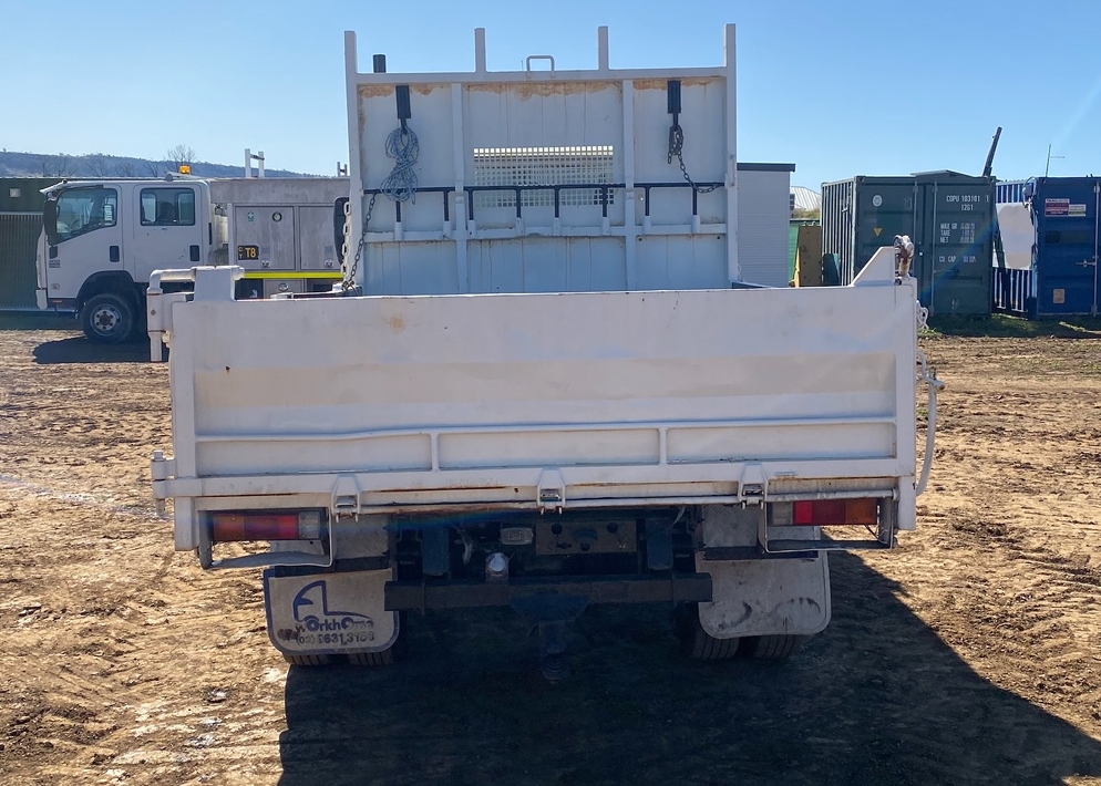 2007 MITSUBISHI CANTER 4X2 CREW CAB TIPPER