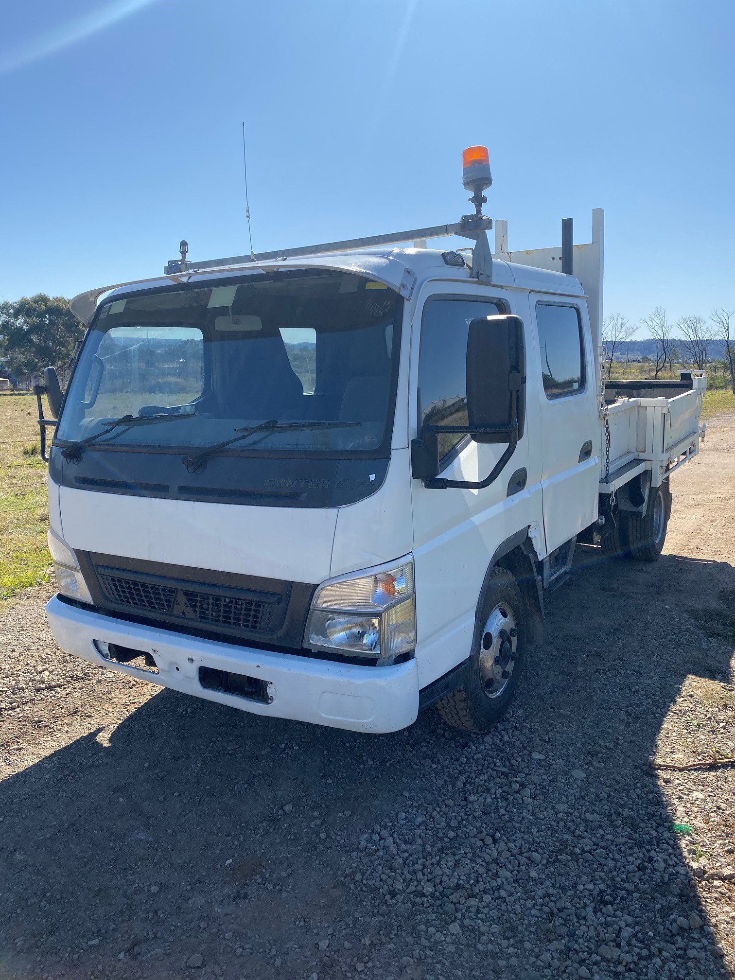2007 MITSUBISHI CANTER 4X2 CREW CAB TIPPER