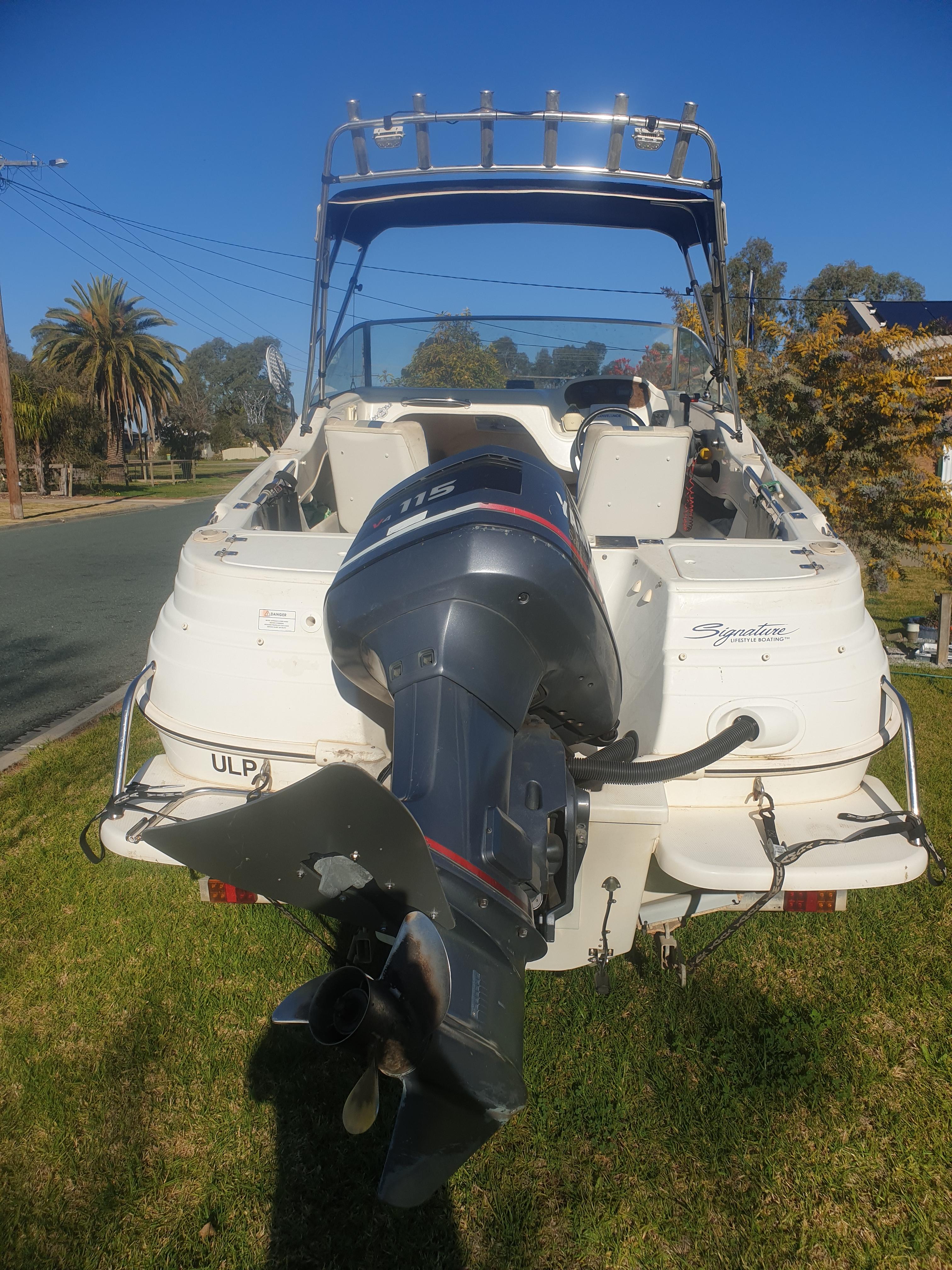 2004 HAINES SIGNATURE 520 C CUDDY CABIN 