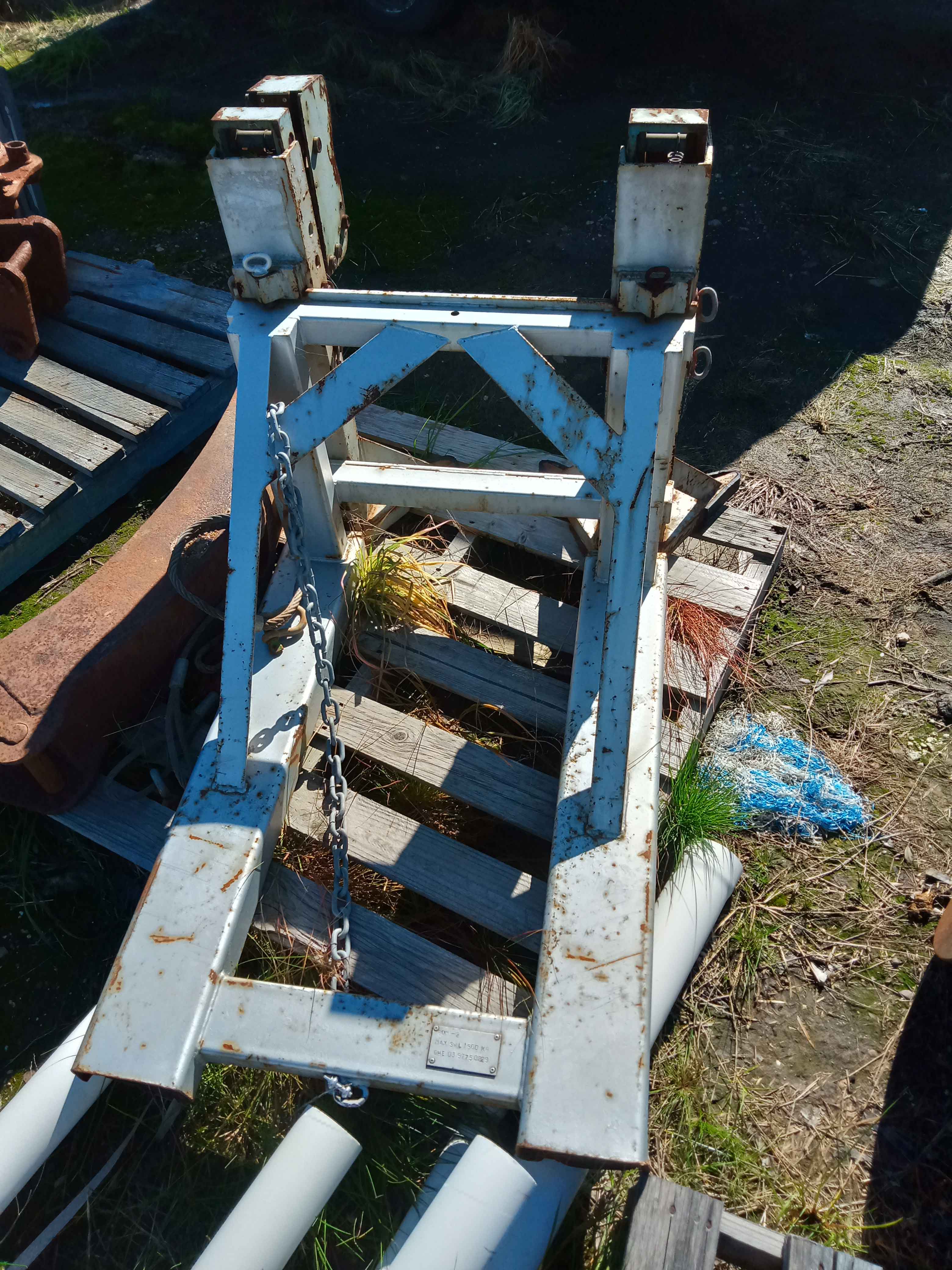 44 GALLON DRUM LIFTER