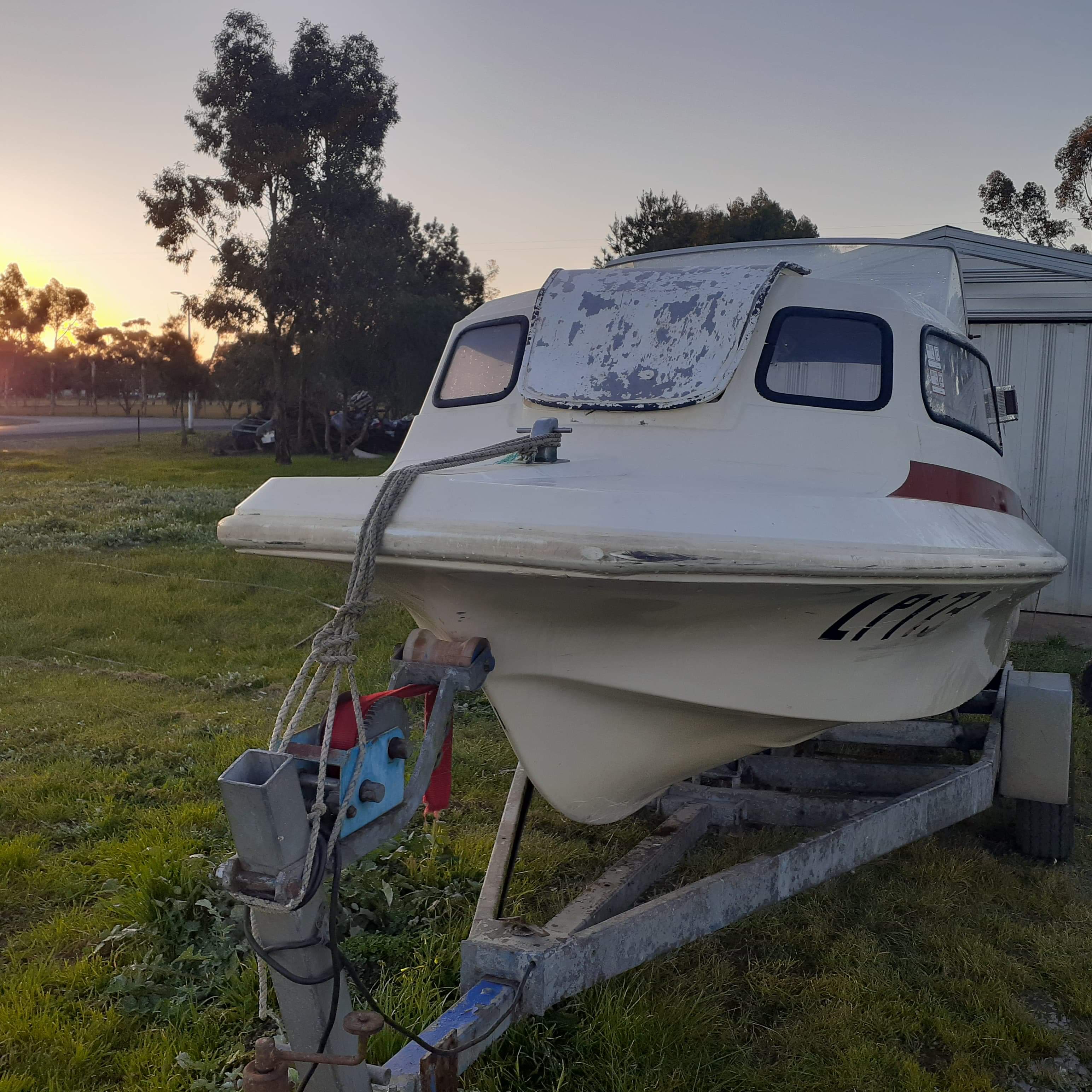 1989 SWIFT CRAFT KINGFISHER HALF CABIN BOAT