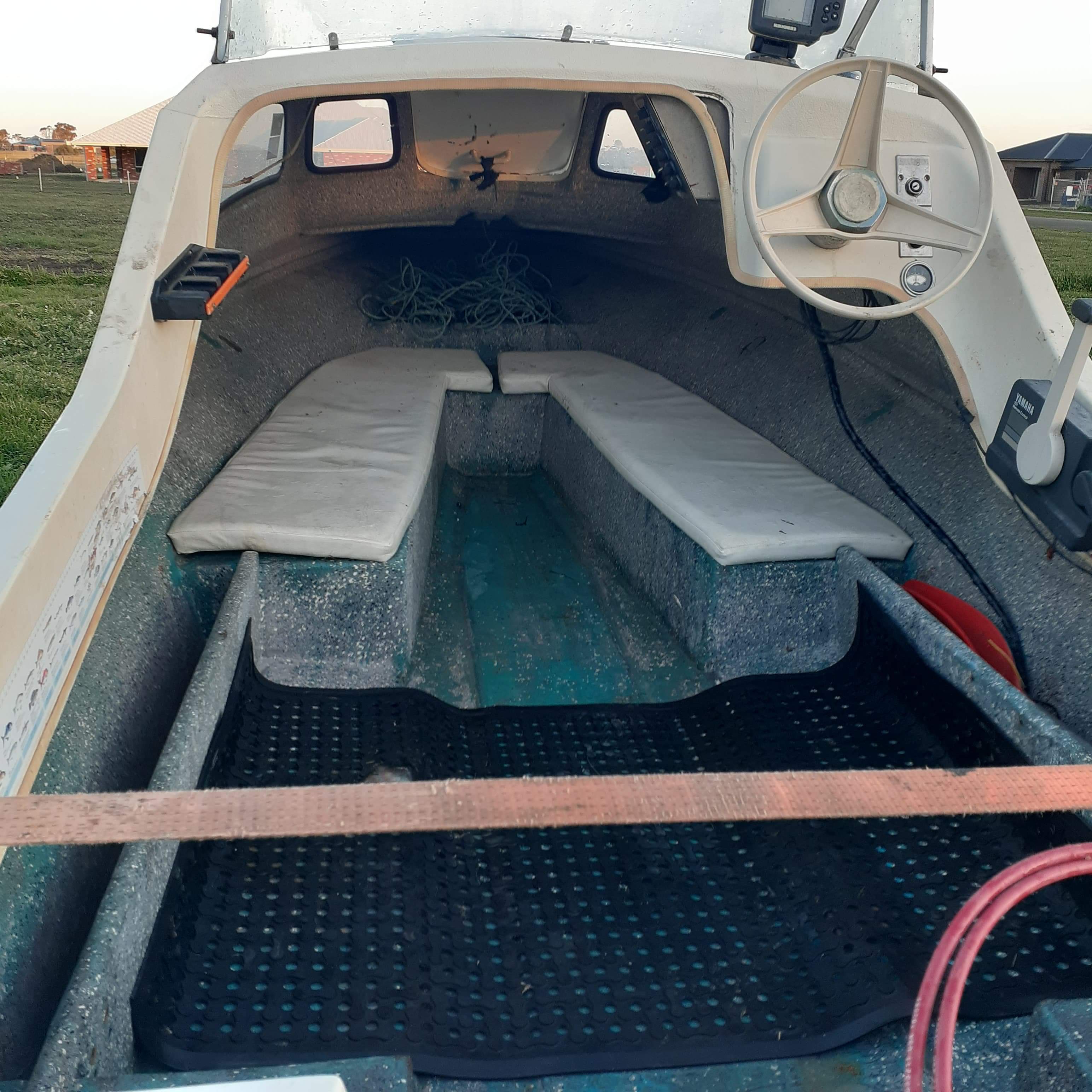 1989 SWIFT CRAFT KINGFISHER HALF CABIN BOAT