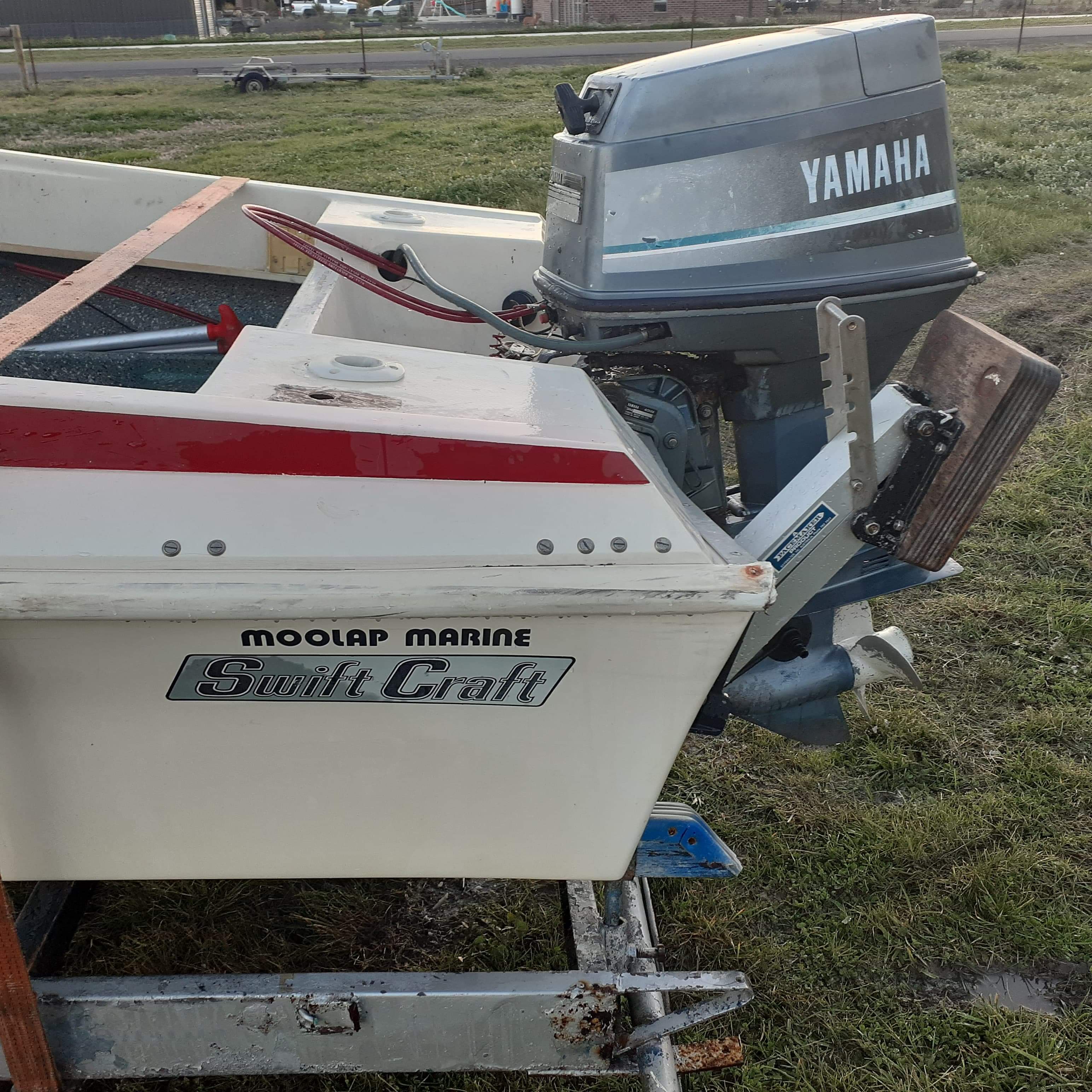1989 SWIFT CRAFT KINGFISHER HALF CABIN BOAT