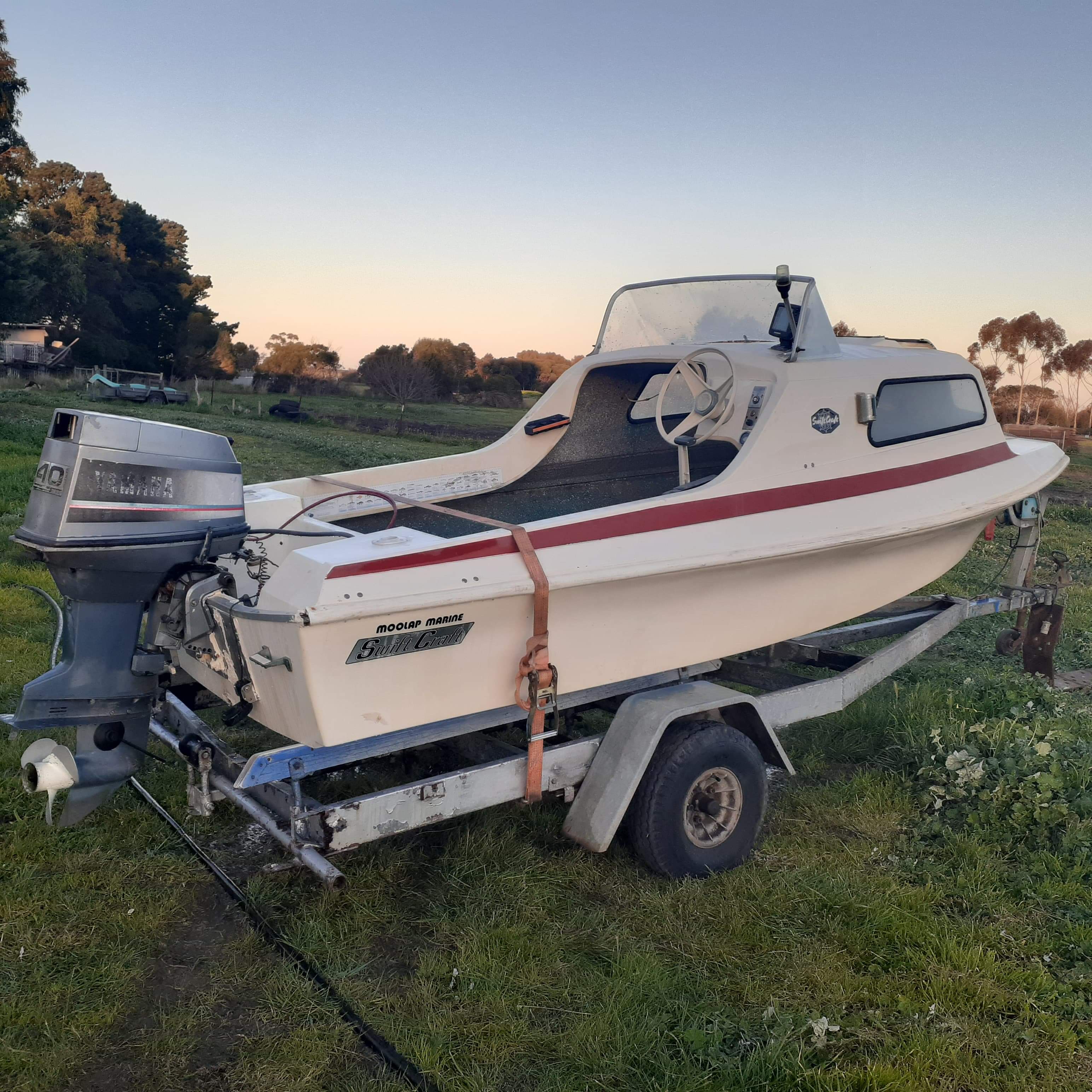 1989 SWIFT CRAFT KINGFISHER HALF CABIN BOAT