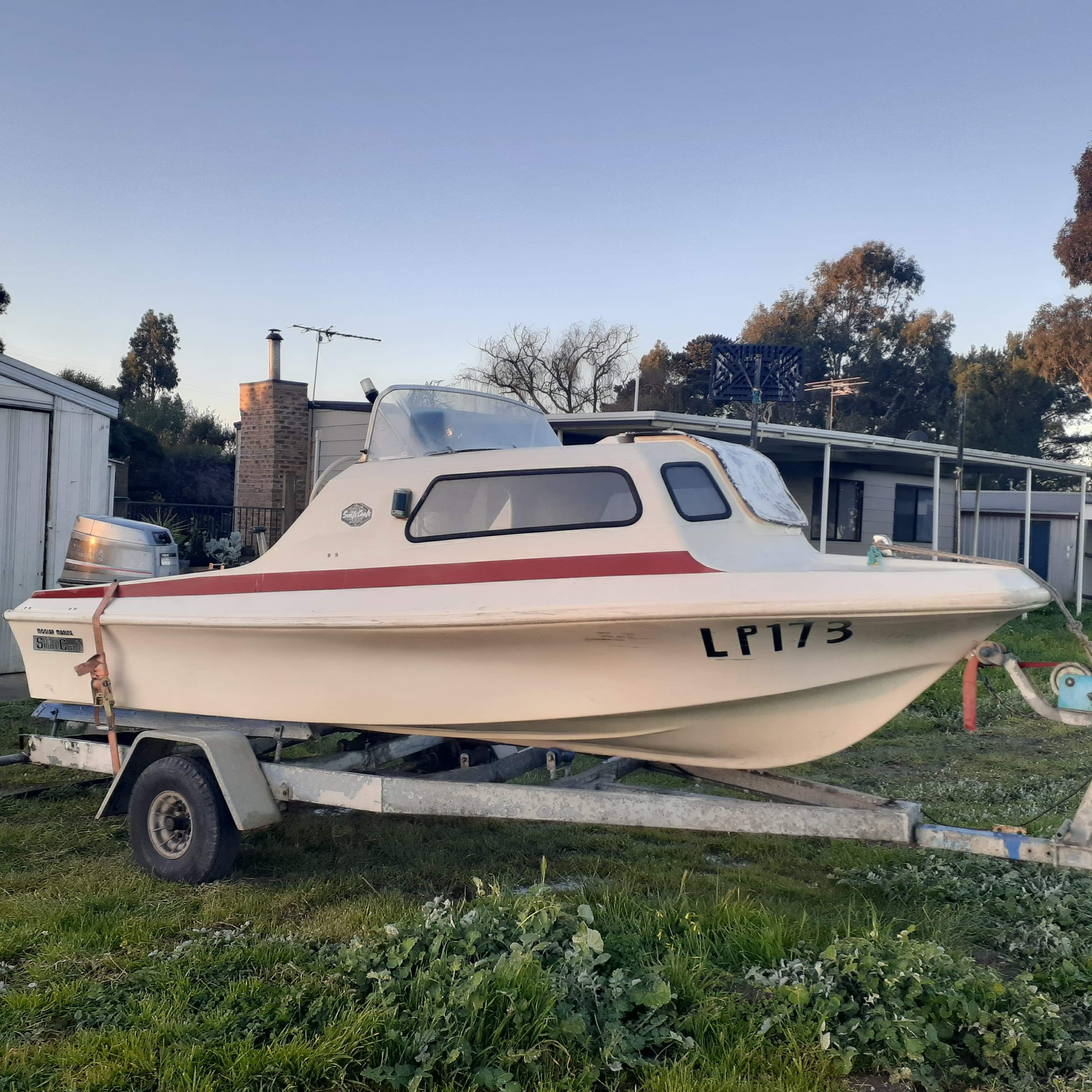 1989 SWIFT CRAFT KINGFISHER HALF CABIN BOAT