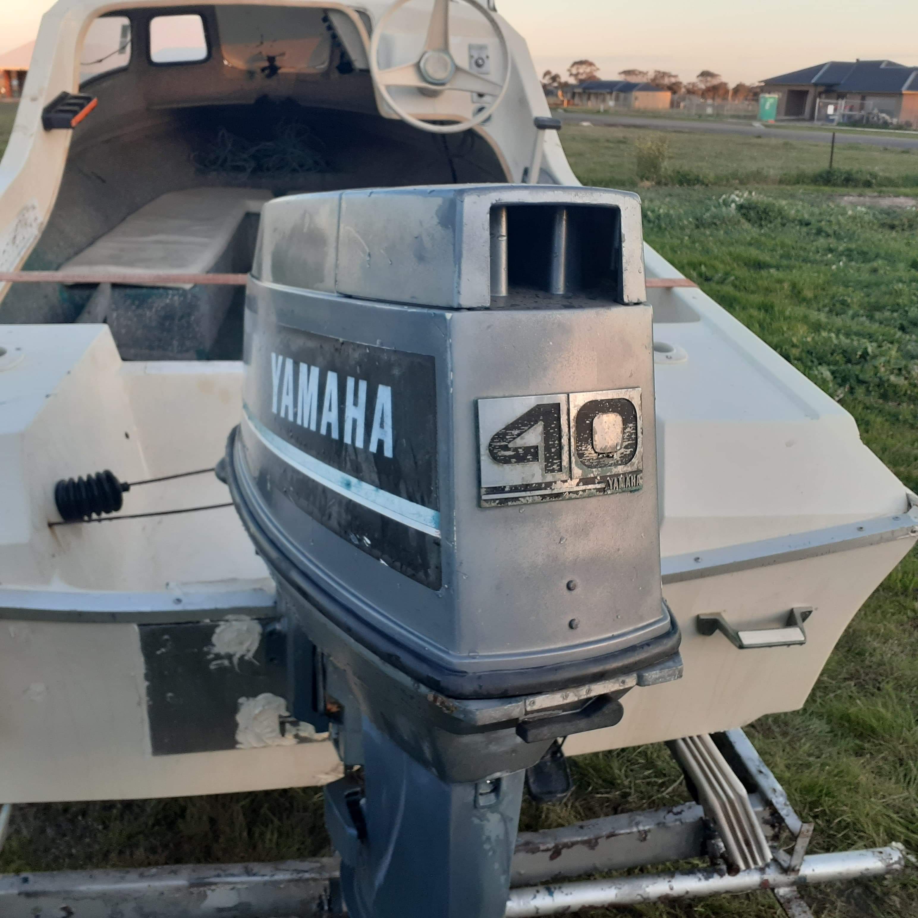 1989 SWIFT CRAFT KINGFISHER HALF CABIN BOAT