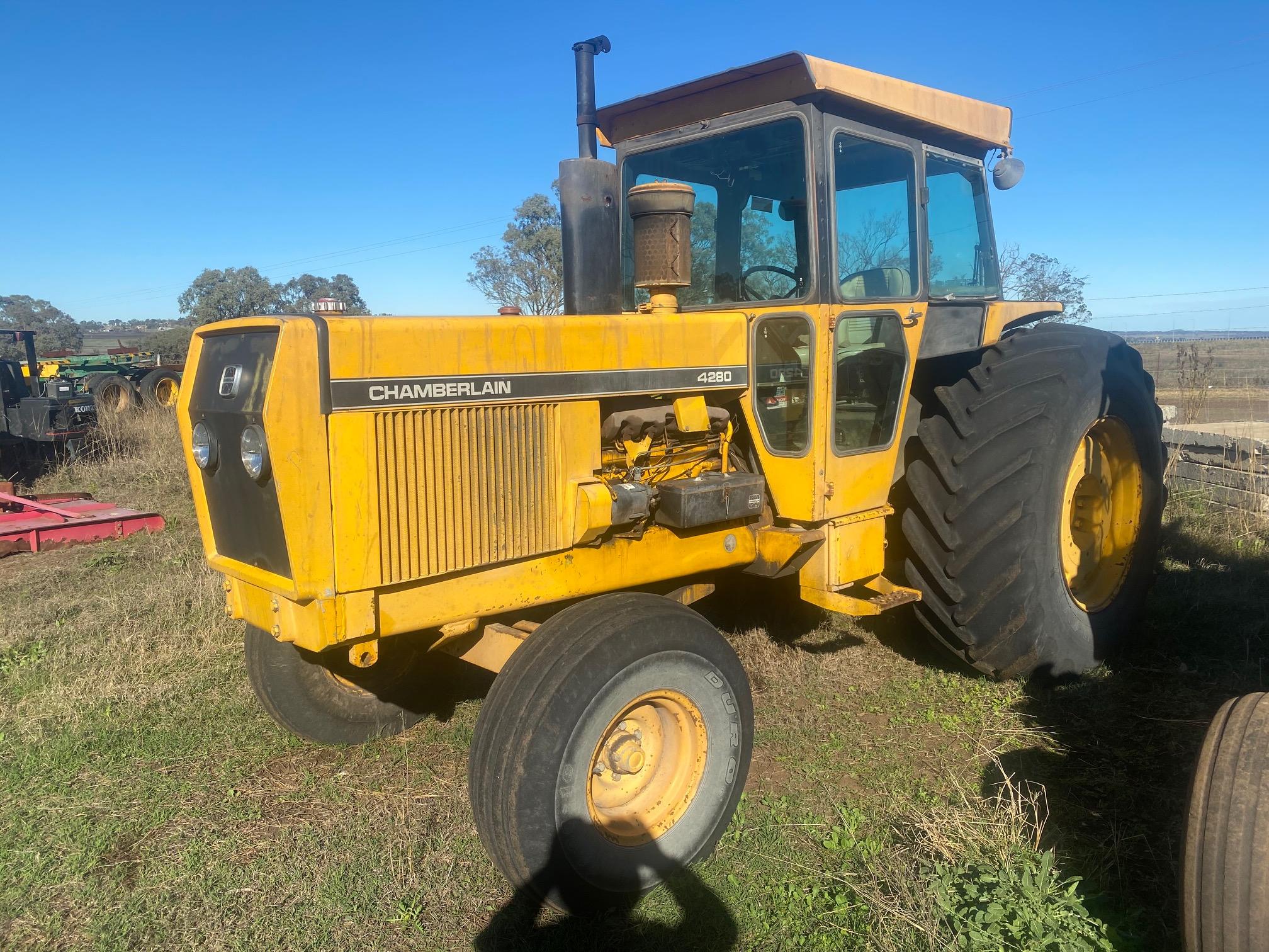 1980 CHAMBERLAIN 4280 TRACTOR