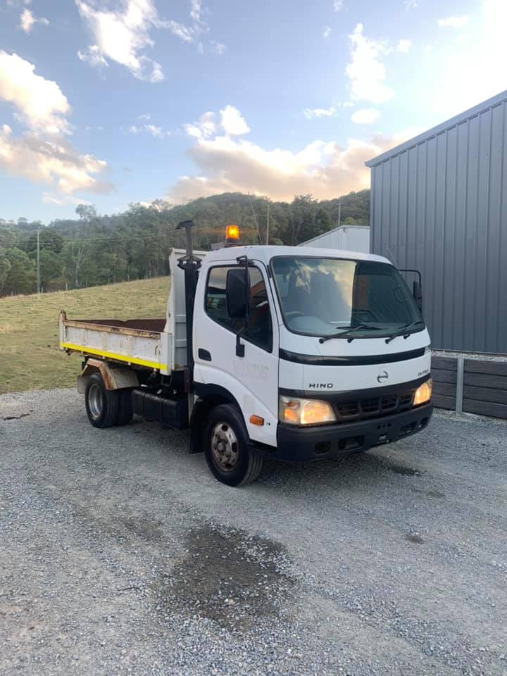 2007 HINO DUTRO TIPPER
