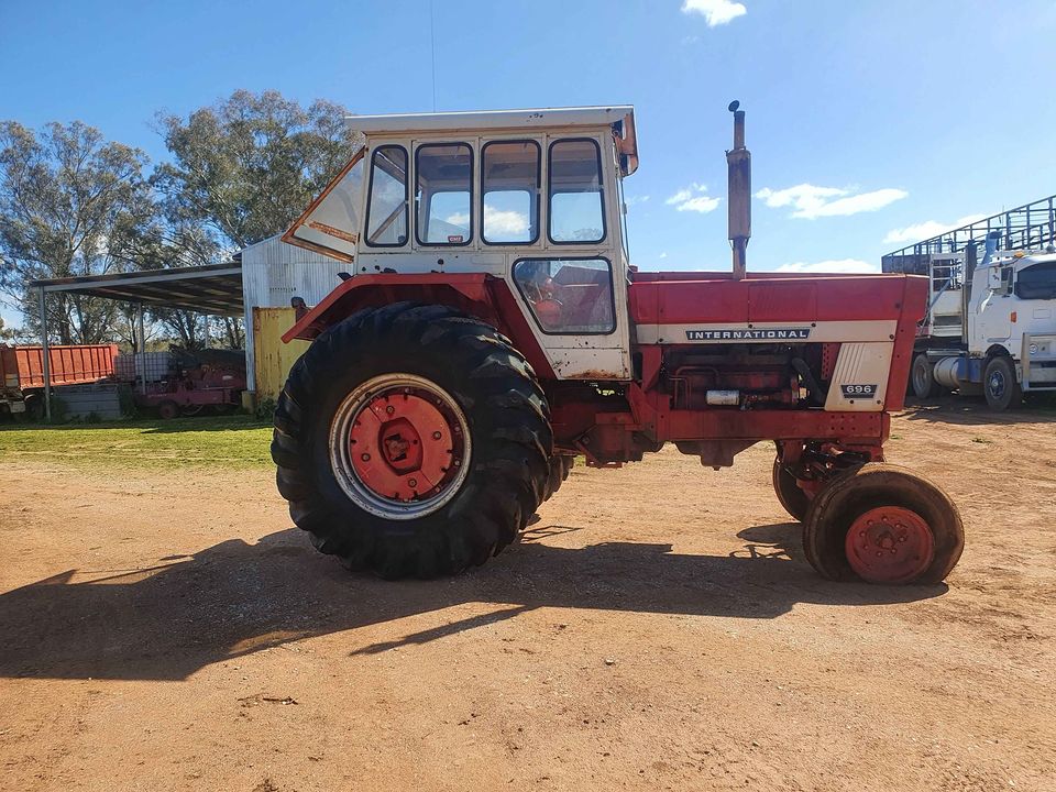 1972 INTERNATIONAL 696 TRACTOR