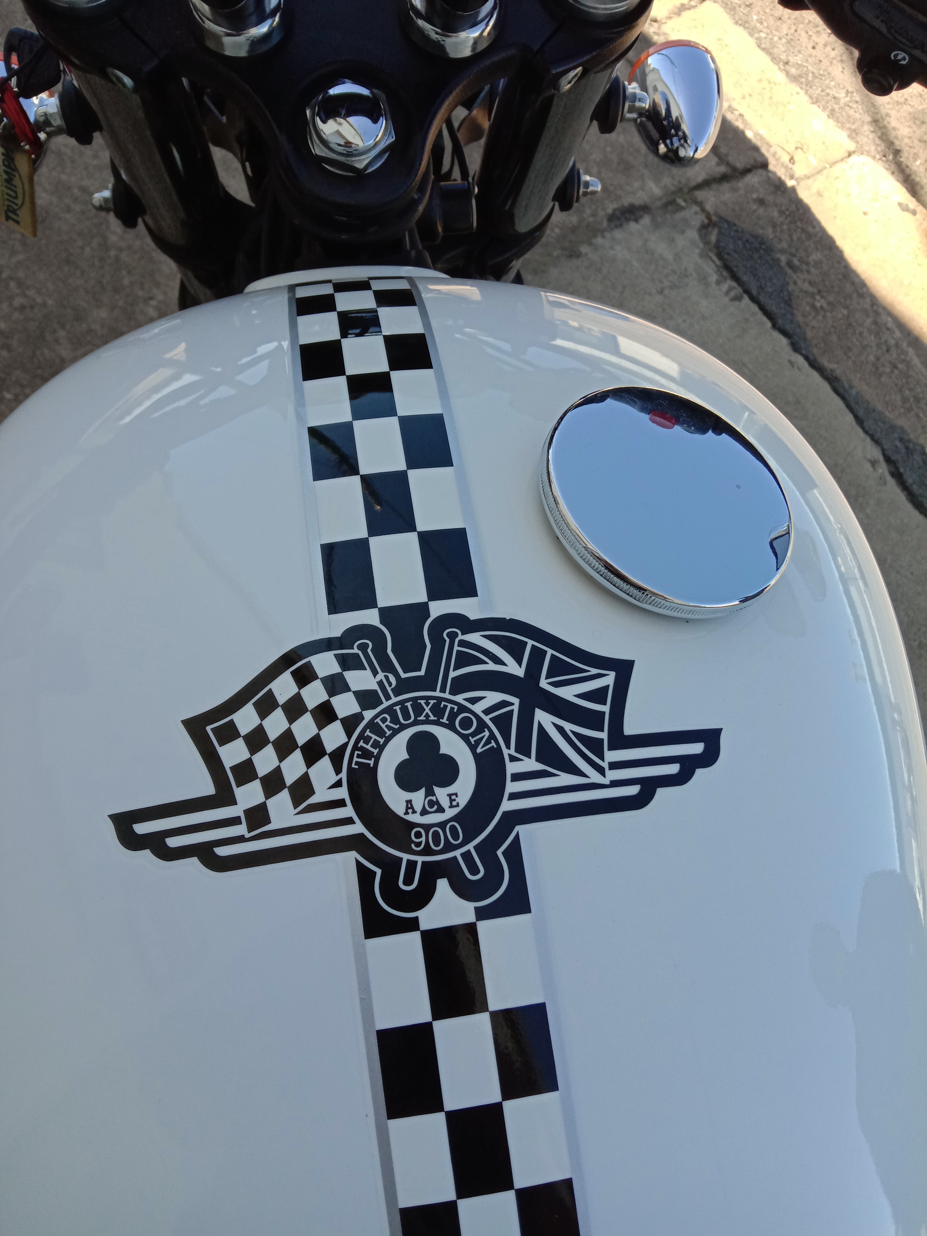 2015 TRIUMPH THRUXTON ACE CAFE RACER