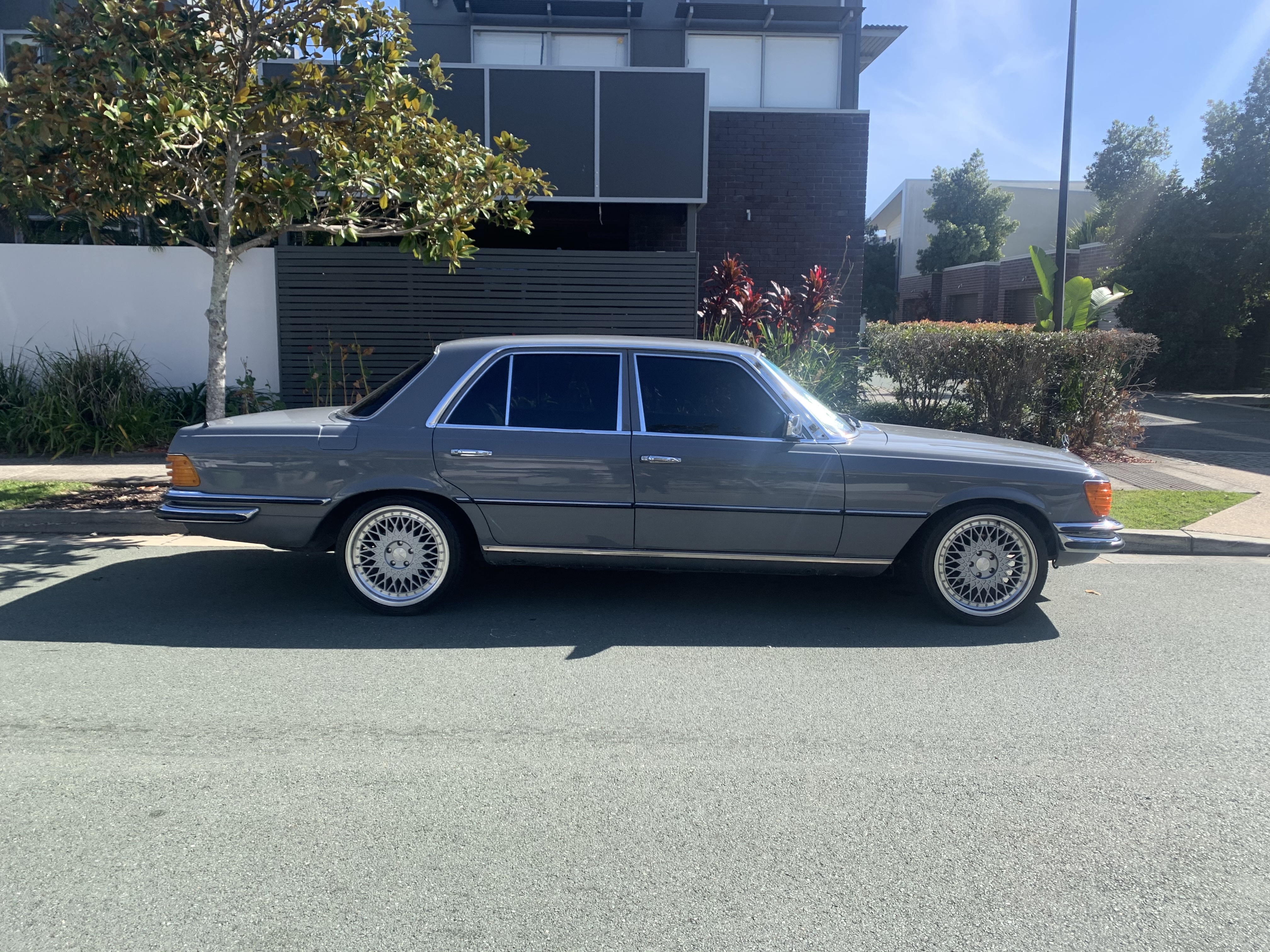 1976 MERCEDES-BENZ 280 W116 SE SEDAN