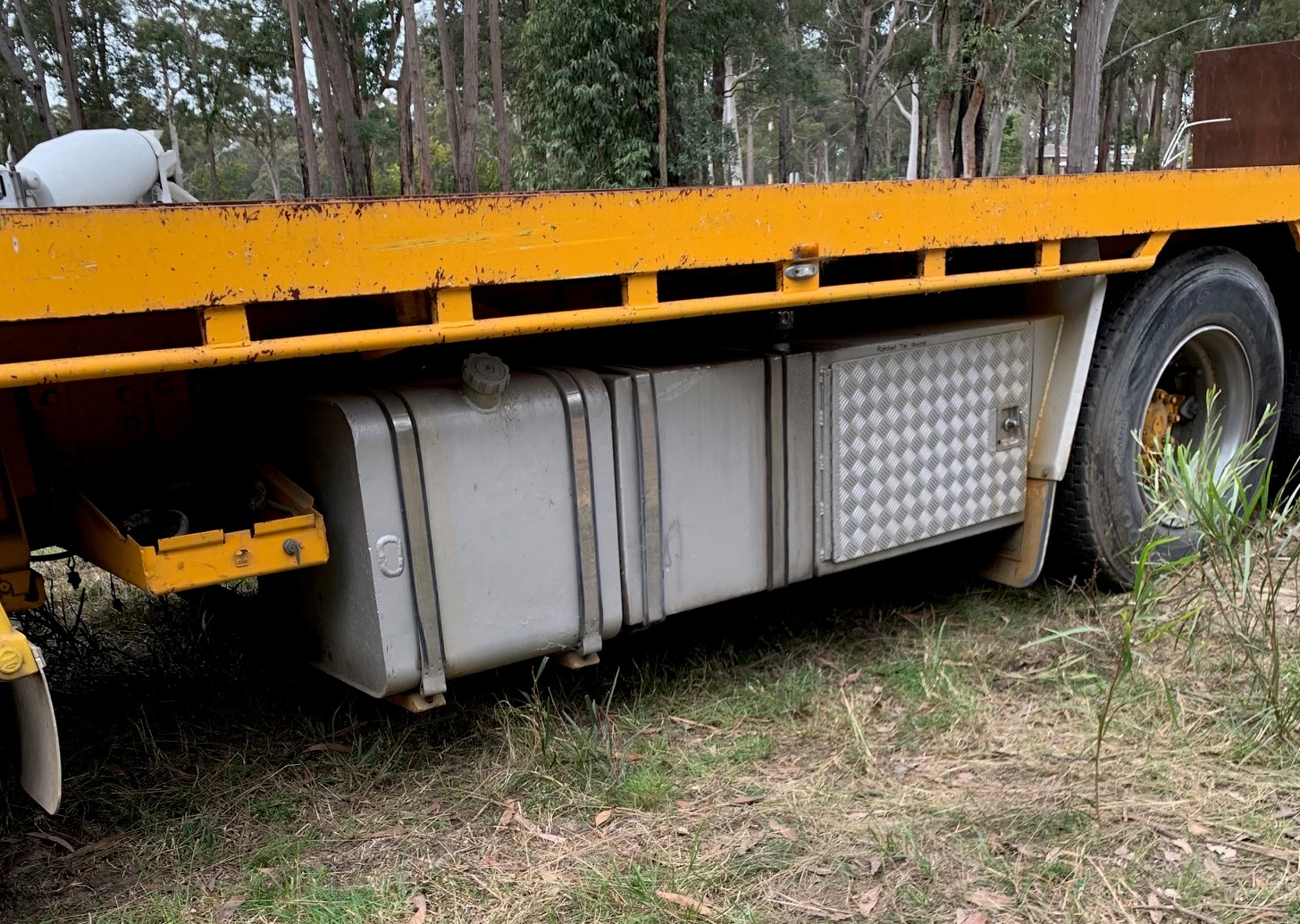 1996 INTERNATIONAL ACCO 2350G TILT TRAY WITH CRANE