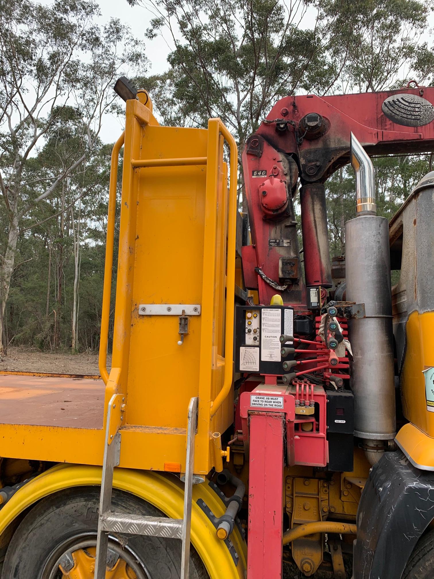 1996 INTERNATIONAL ACCO 2350G TILT TRAY WITH CRANE