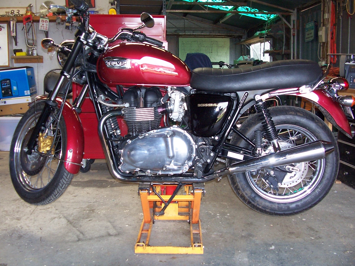 2008 TRIUMPH BONNEVILLE 865CC ROAD