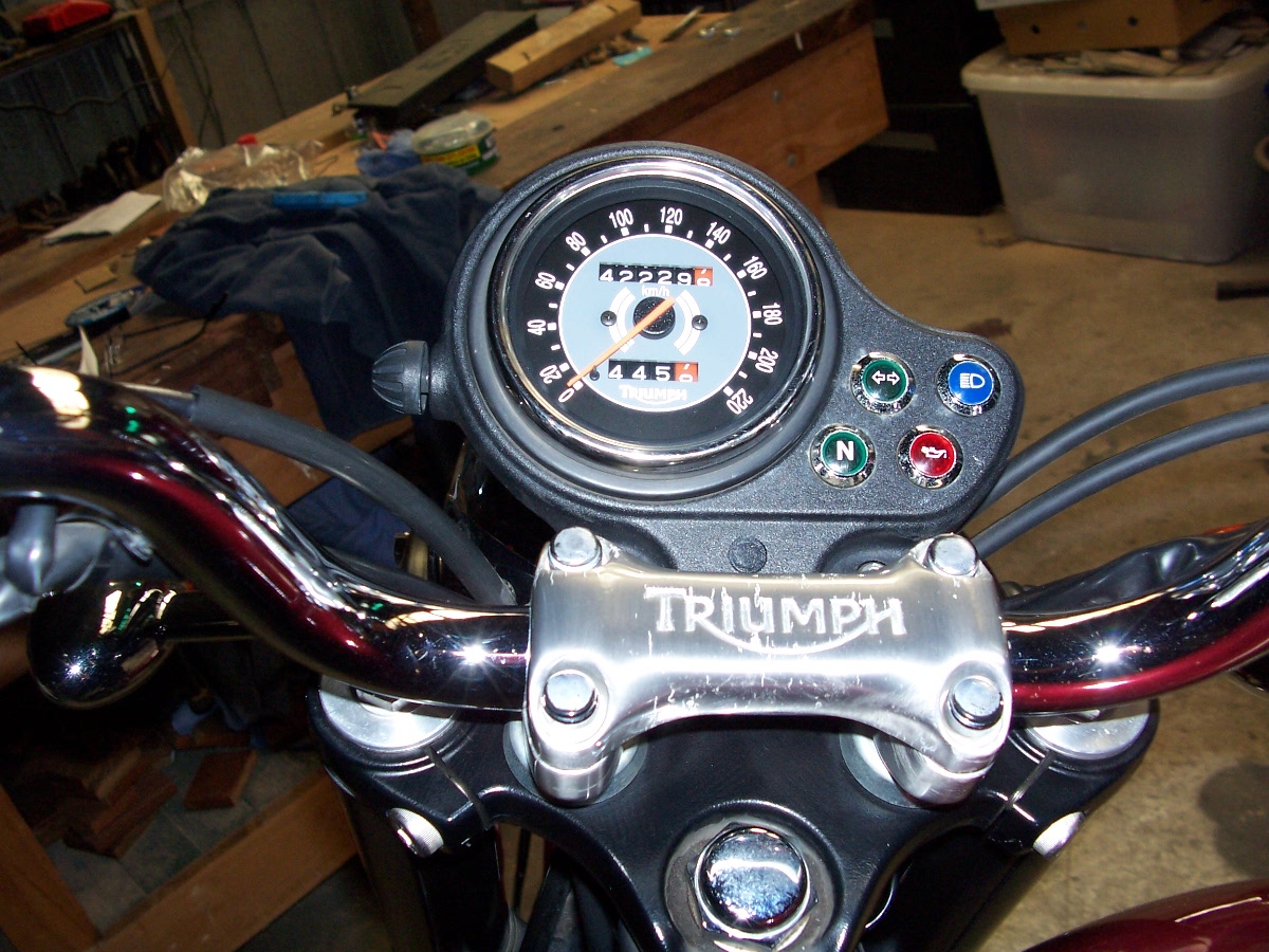 2008 TRIUMPH BONNEVILLE 865CC ROAD