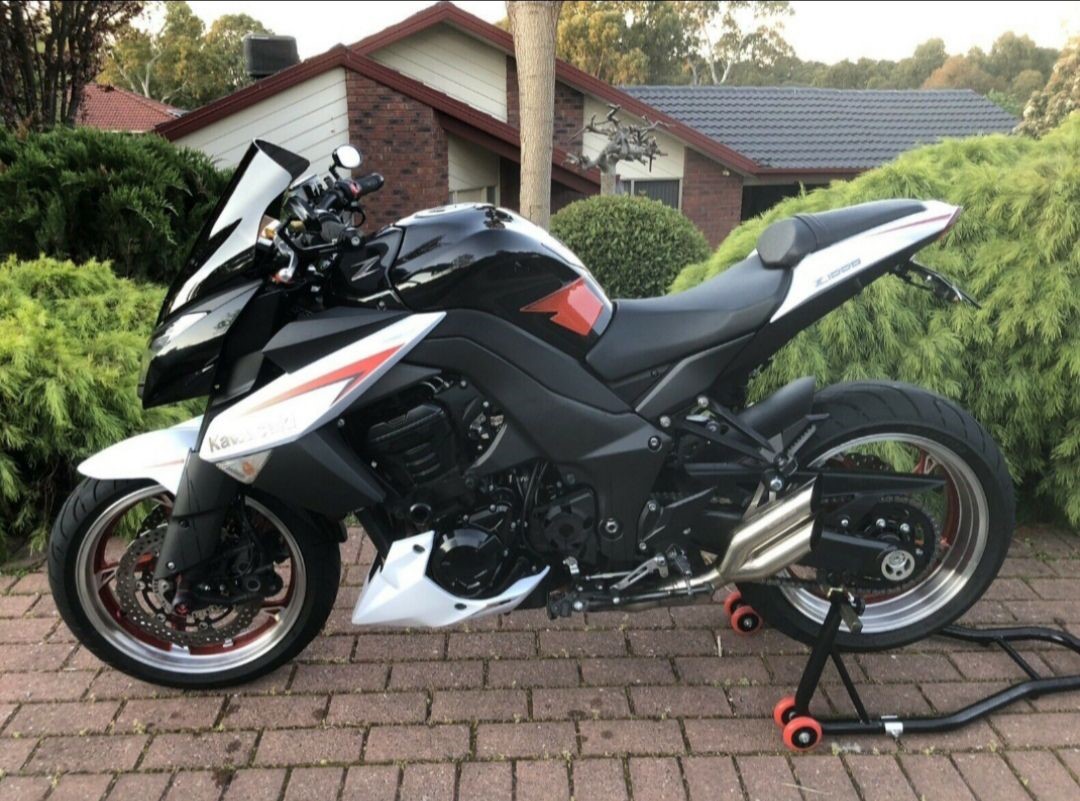2013 KAWASKI Z1000 SE SPORTS BIKE